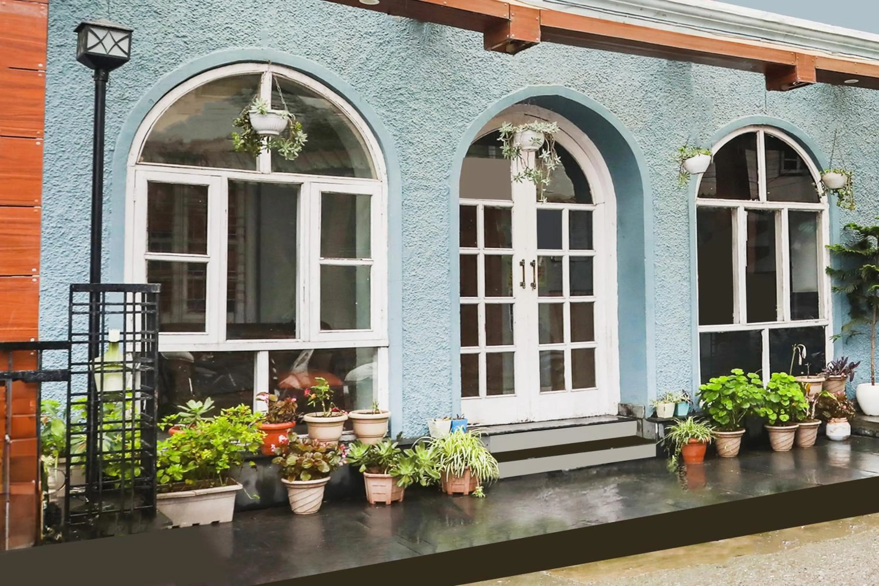 Facade/entrance in Collection O Mall Road Near St. Georges College