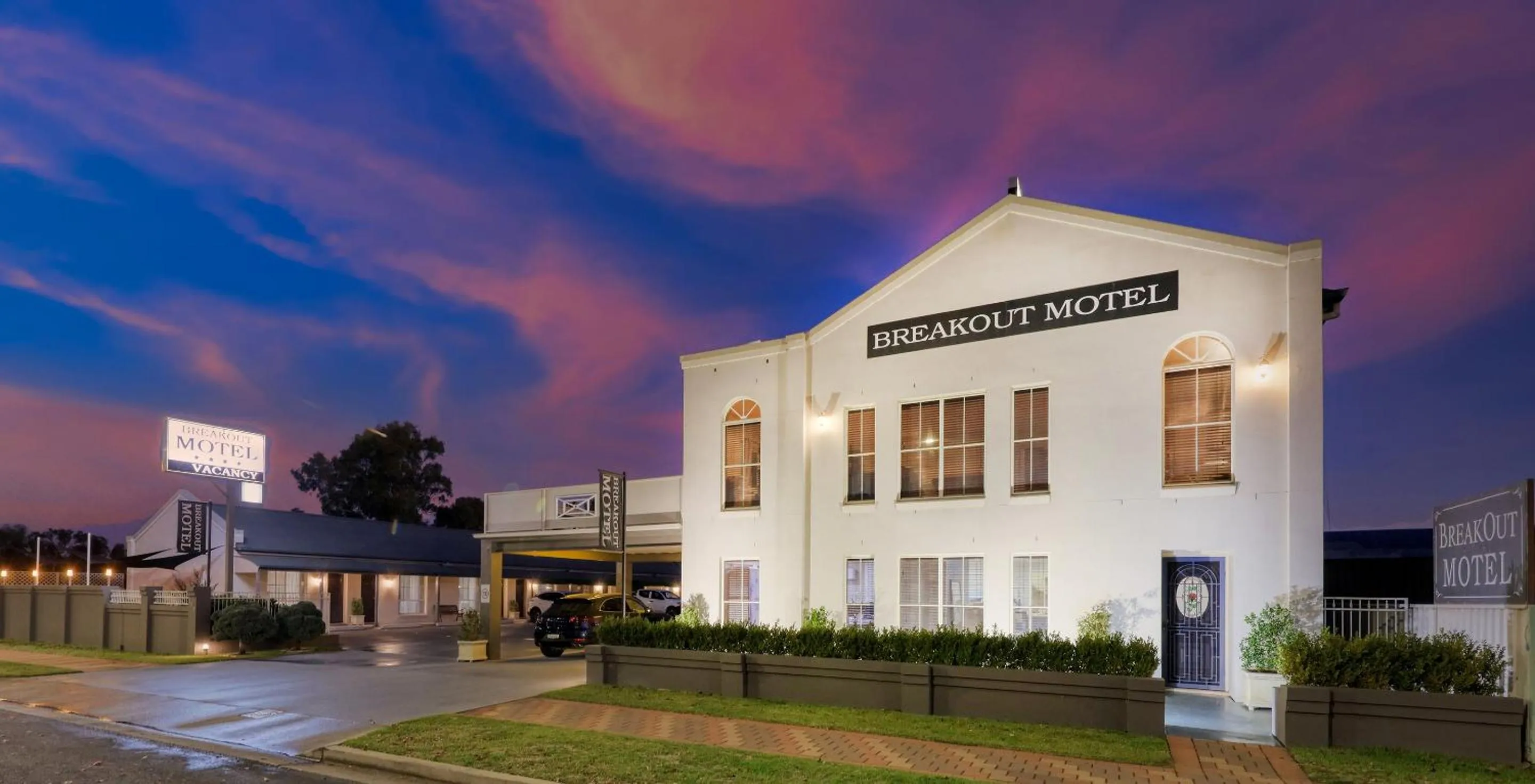 Facade/entrance in Breakout Motor Inn