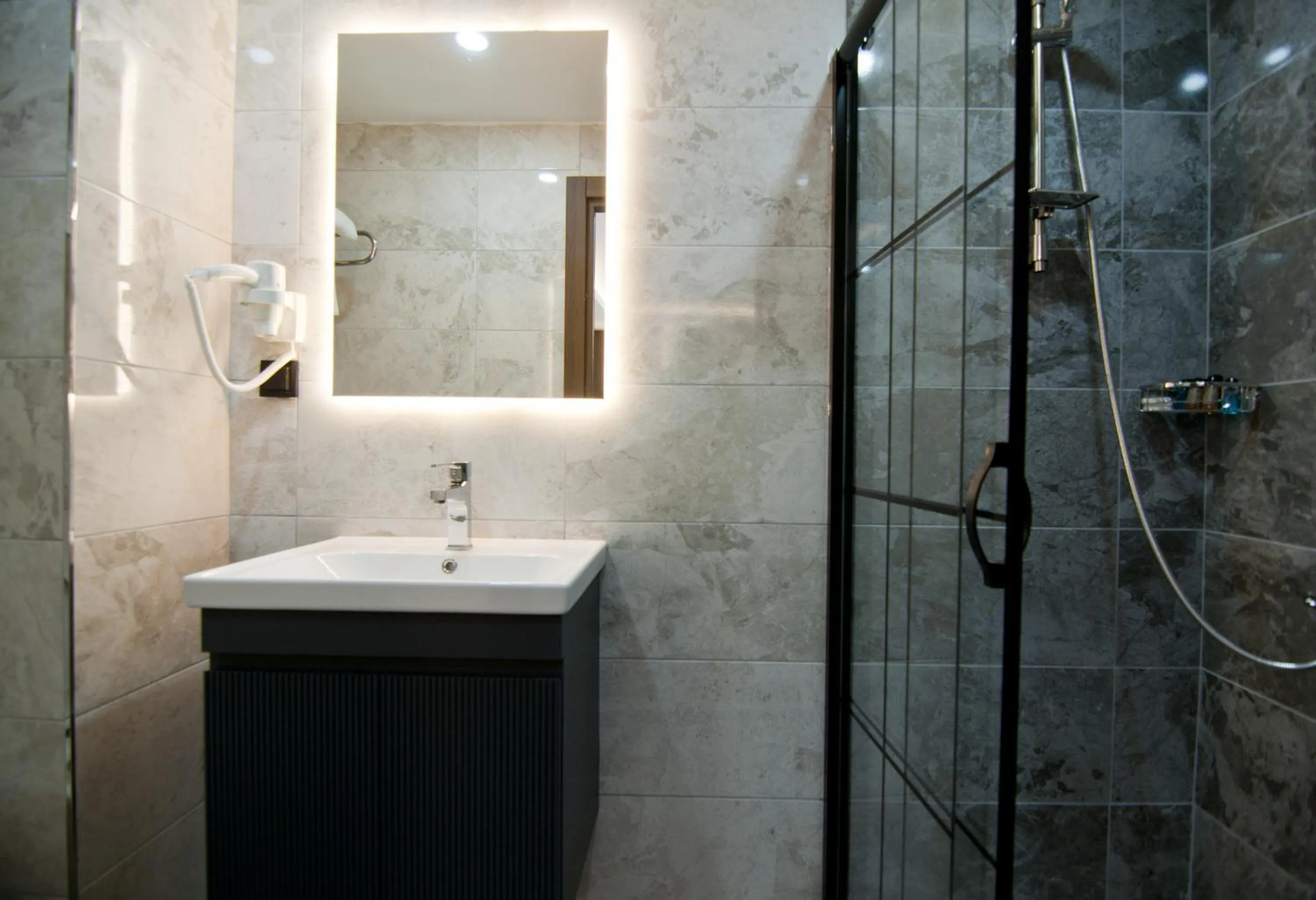 Bathroom in Grand Bagoz Hotel