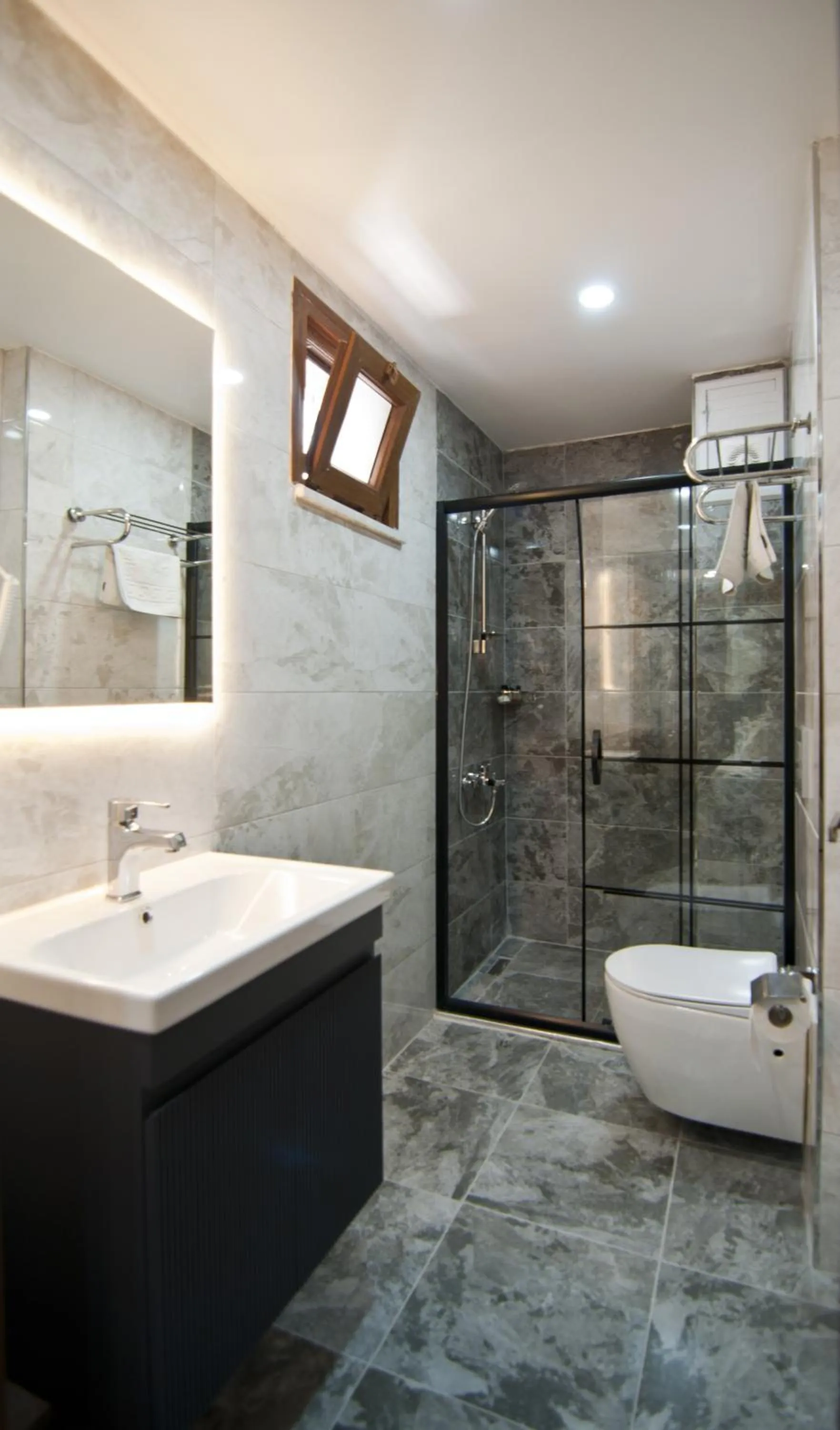 Bathroom in Grand Bagoz Hotel