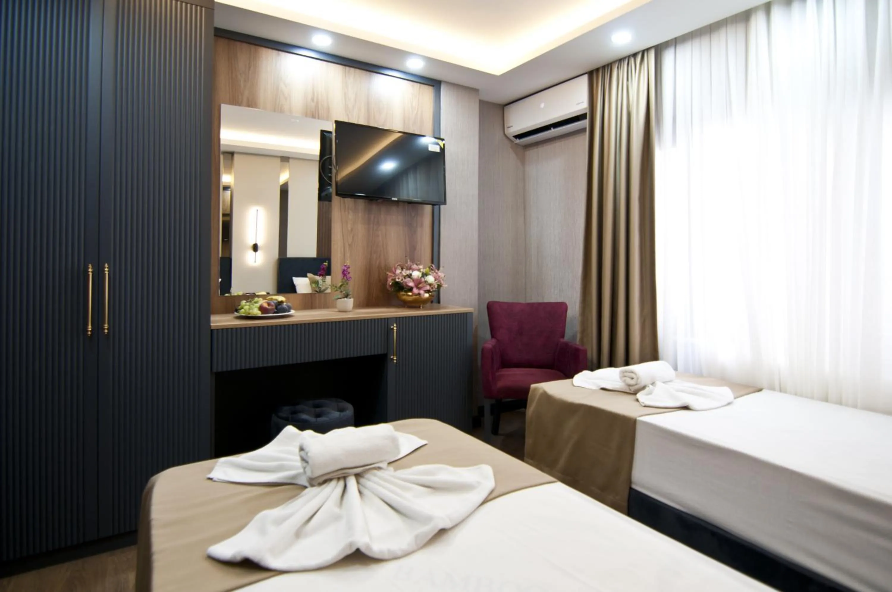 Photo of the whole room, Bed in Grand Bagoz Hotel