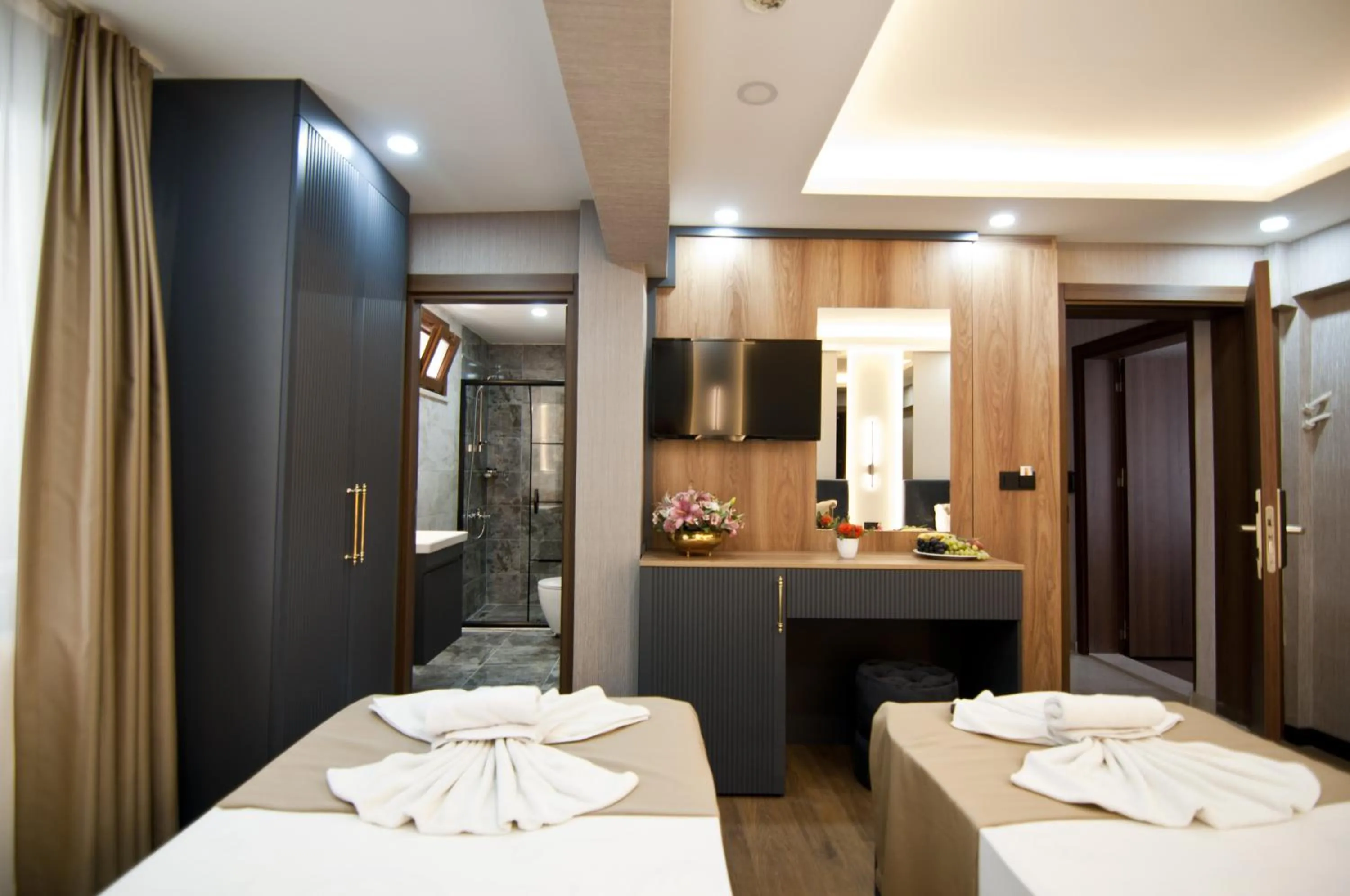 Photo of the whole room, Bed in Grand Bagoz Hotel