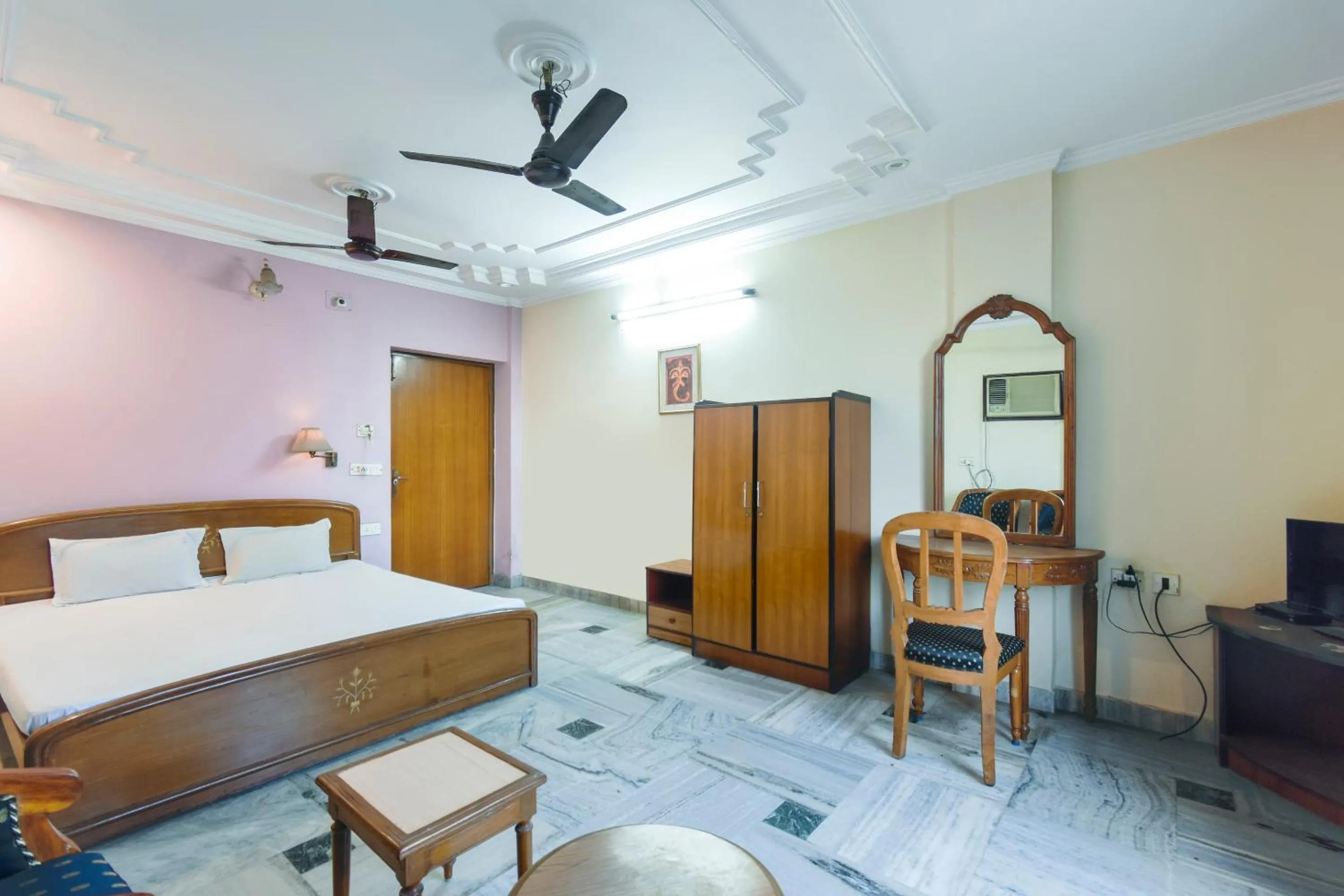 Bedroom, Bed in Super Hotel O Ajanta