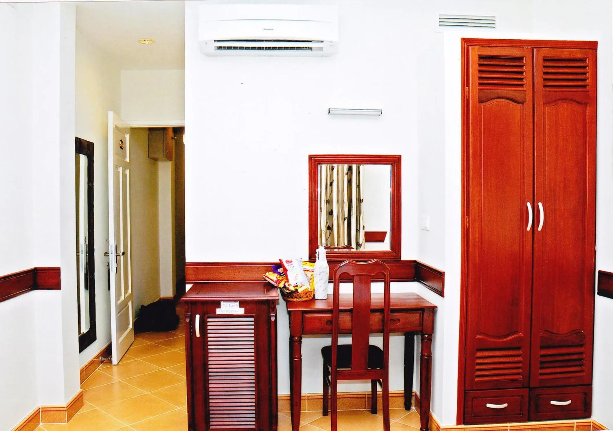 HOANG THANH THUY AIRPORT HOTEL 1 - Gần Ẩm Thực Đêm Chợ Hoàng Hoa Thám