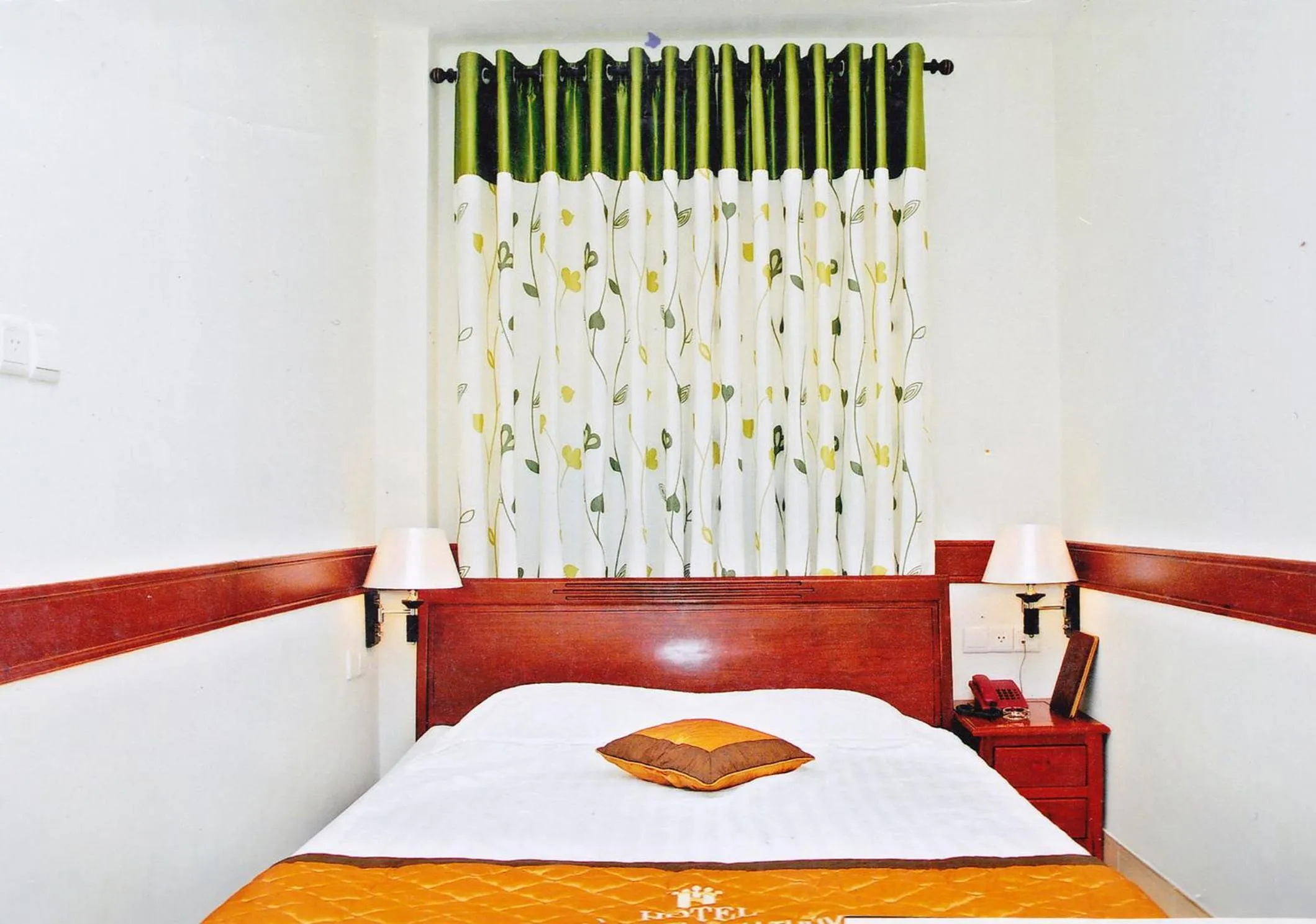Bed in HOANG THANH THUY AIRPORT HOTEL 1 - Gần Ẩm Thực Đêm Chợ Hoàng Hoa Thám