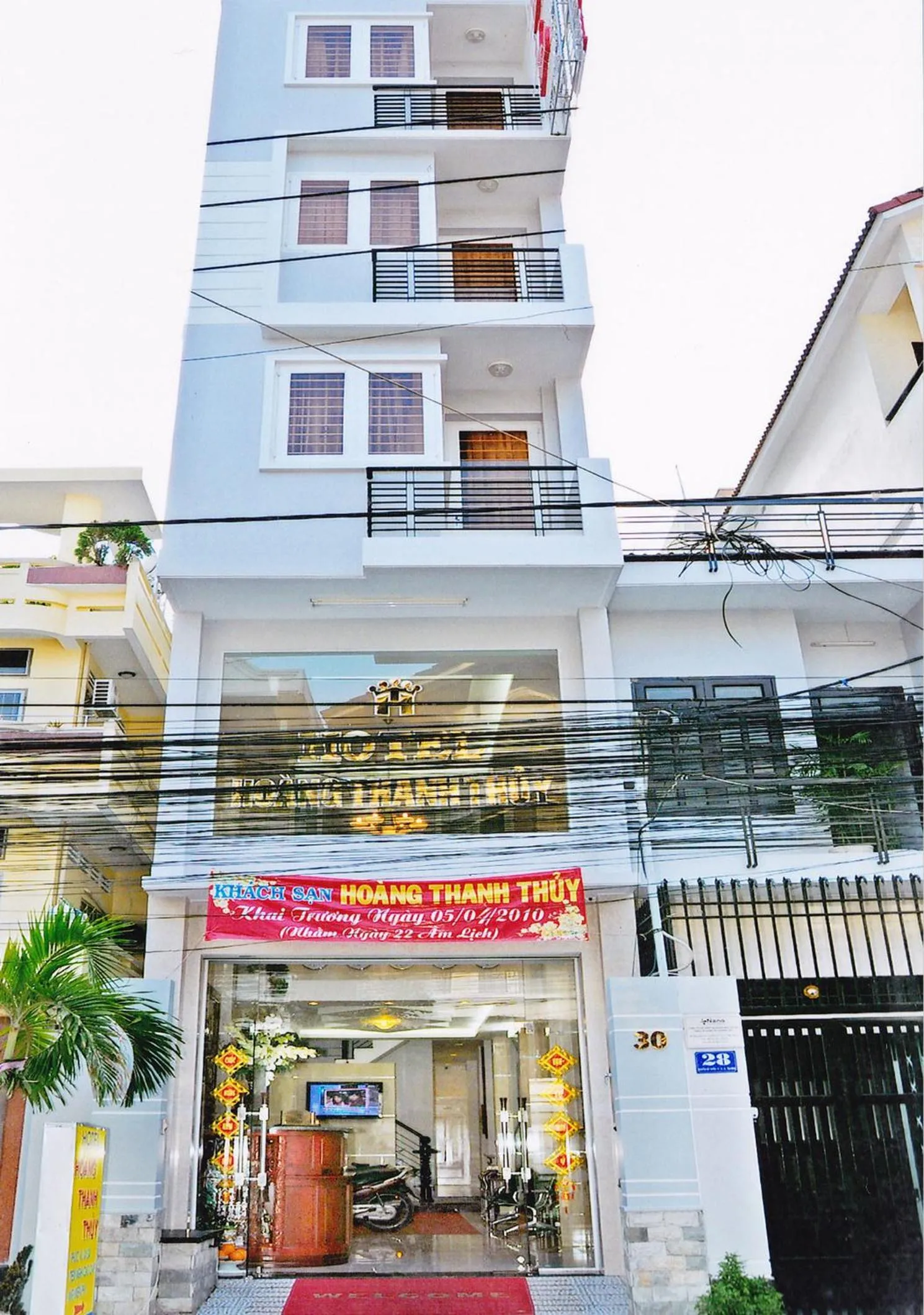 HOANG THANH THUY AIRPORT HOTEL 1 - Gần Ẩm Thực Đêm Chợ Hoàng Hoa Thám