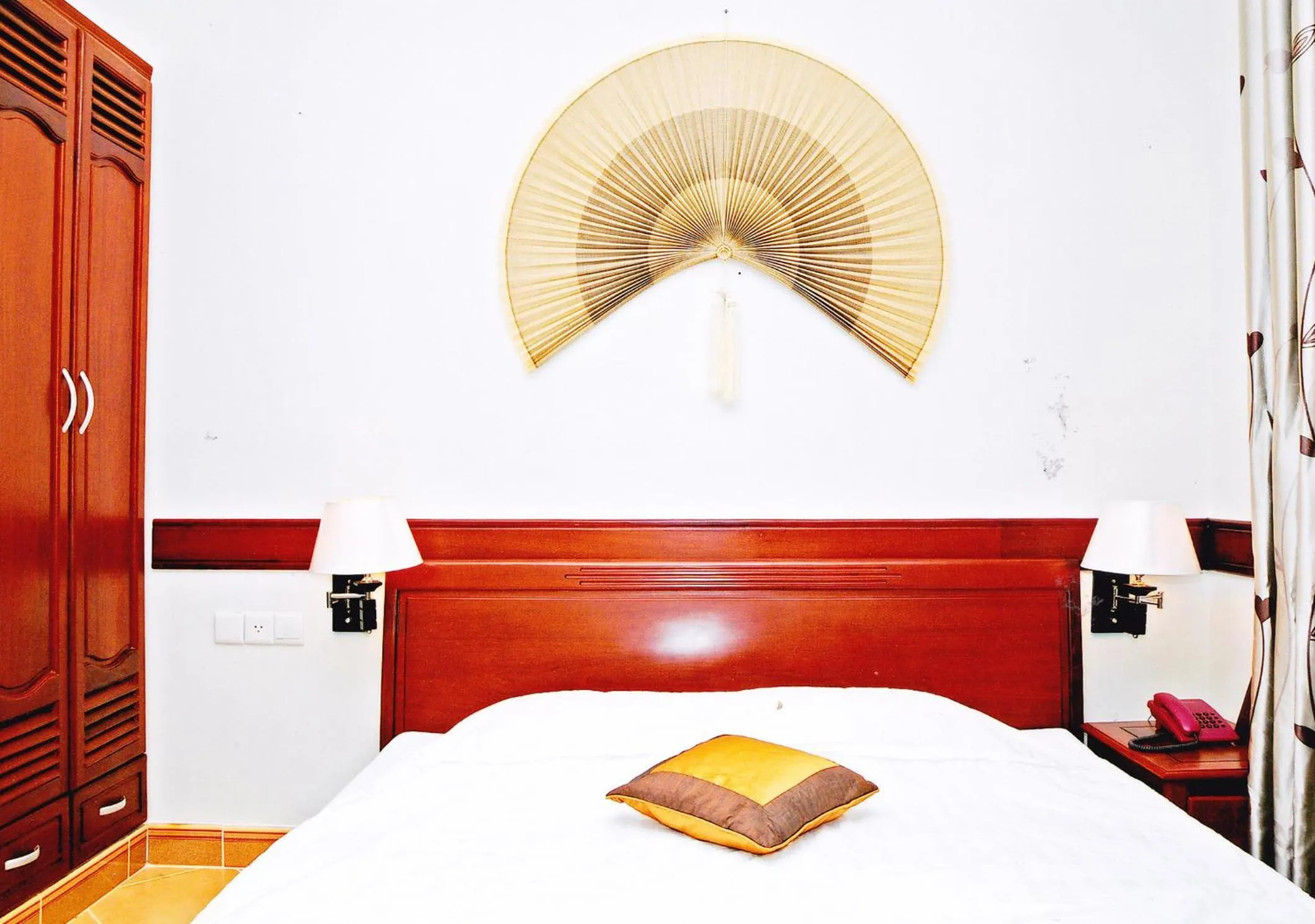 Bed in HOANG THANH THUY AIRPORT HOTEL 1 - Gần Ẩm Thực Đêm Chợ Hoàng Hoa Thám