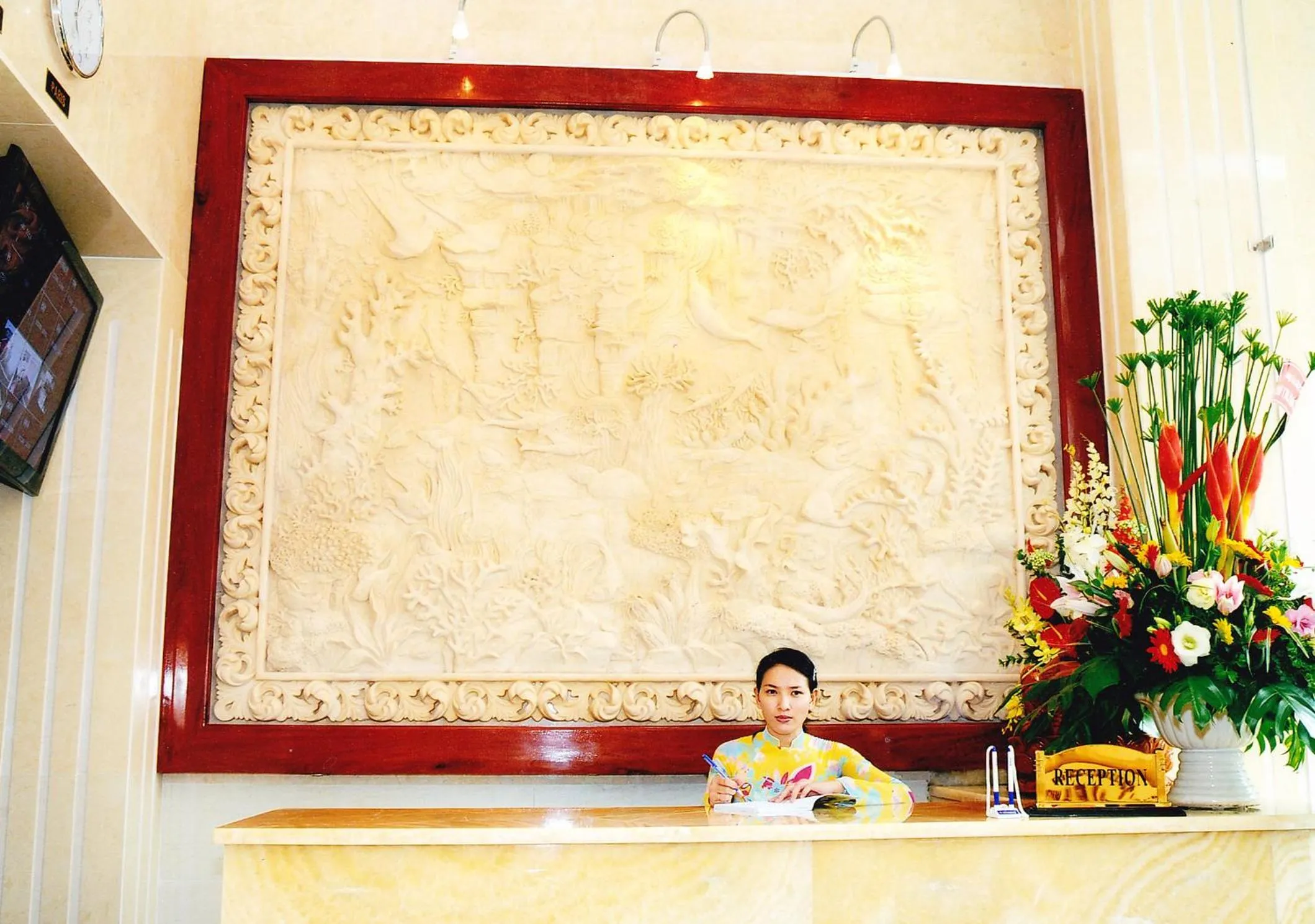 HOANG THANH THUY AIRPORT HOTEL 2 - Gần Ẩm Thực Đêm Chợ Hoàng Hoa Thám