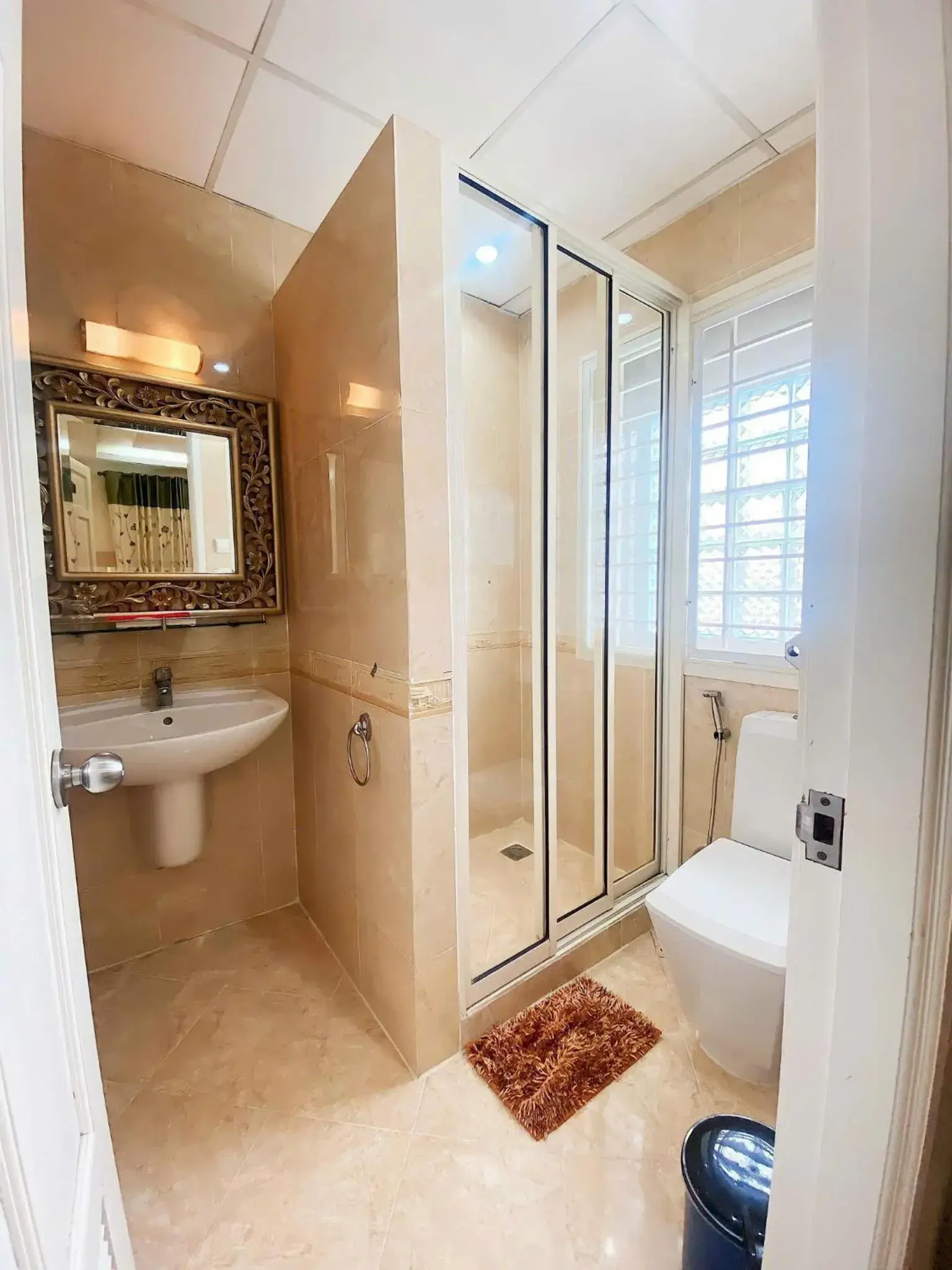 Queen Room in HOANG THANH THUY AIRPORT HOTEL 2 - Gần Ẩm Thực Đêm Chợ Hoàng Hoa Thám Queen Room in HOANG THANH THUY AIRPORT HOTEL 2 - Gần Ẩm Thực Đêm Chợ Hoàng Hoa Thám