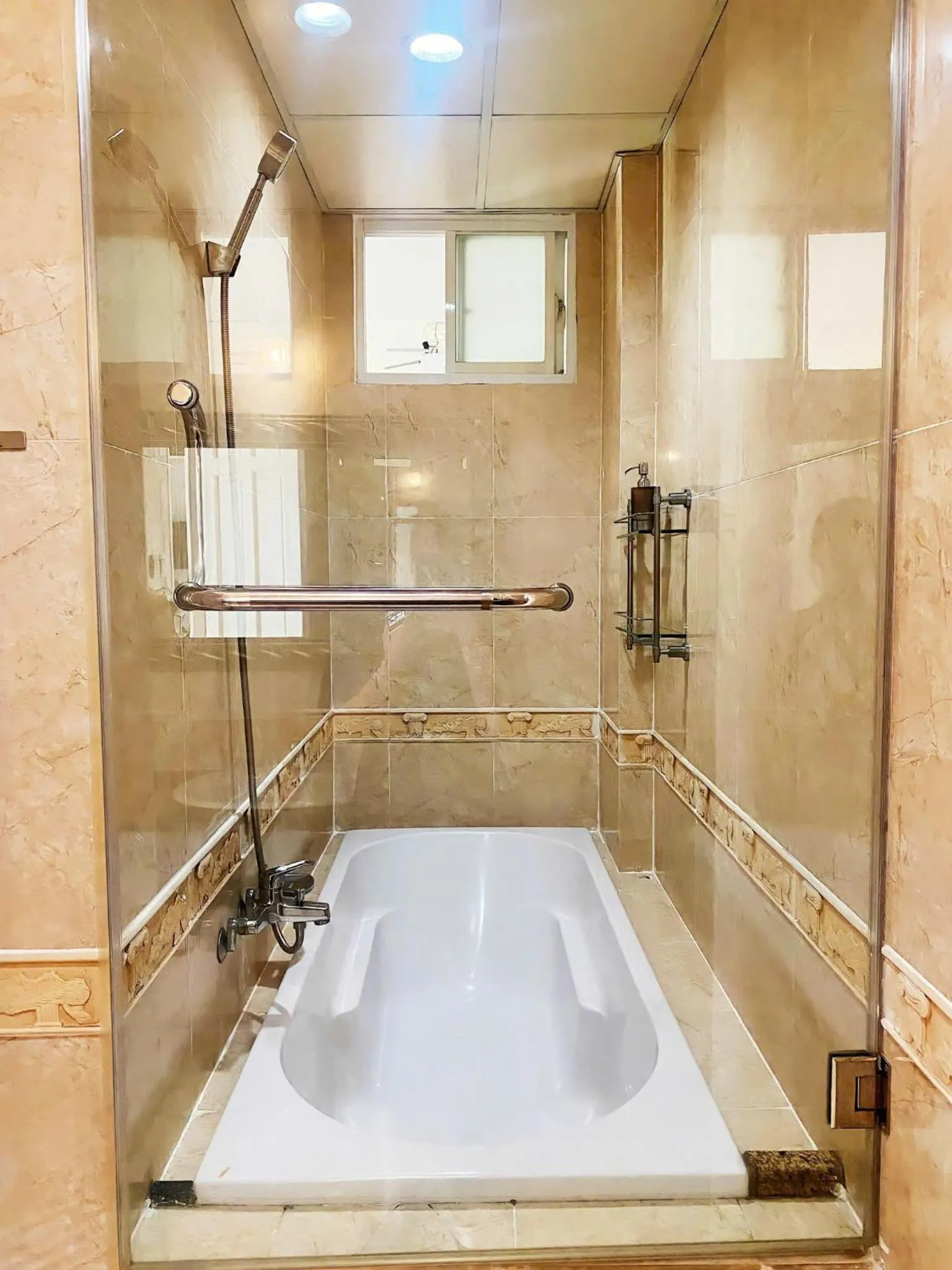 HOANG THANH THUY AIRPORT HOTEL 2 - Gần Ẩm Thực Đêm Chợ Hoàng Hoa Thám