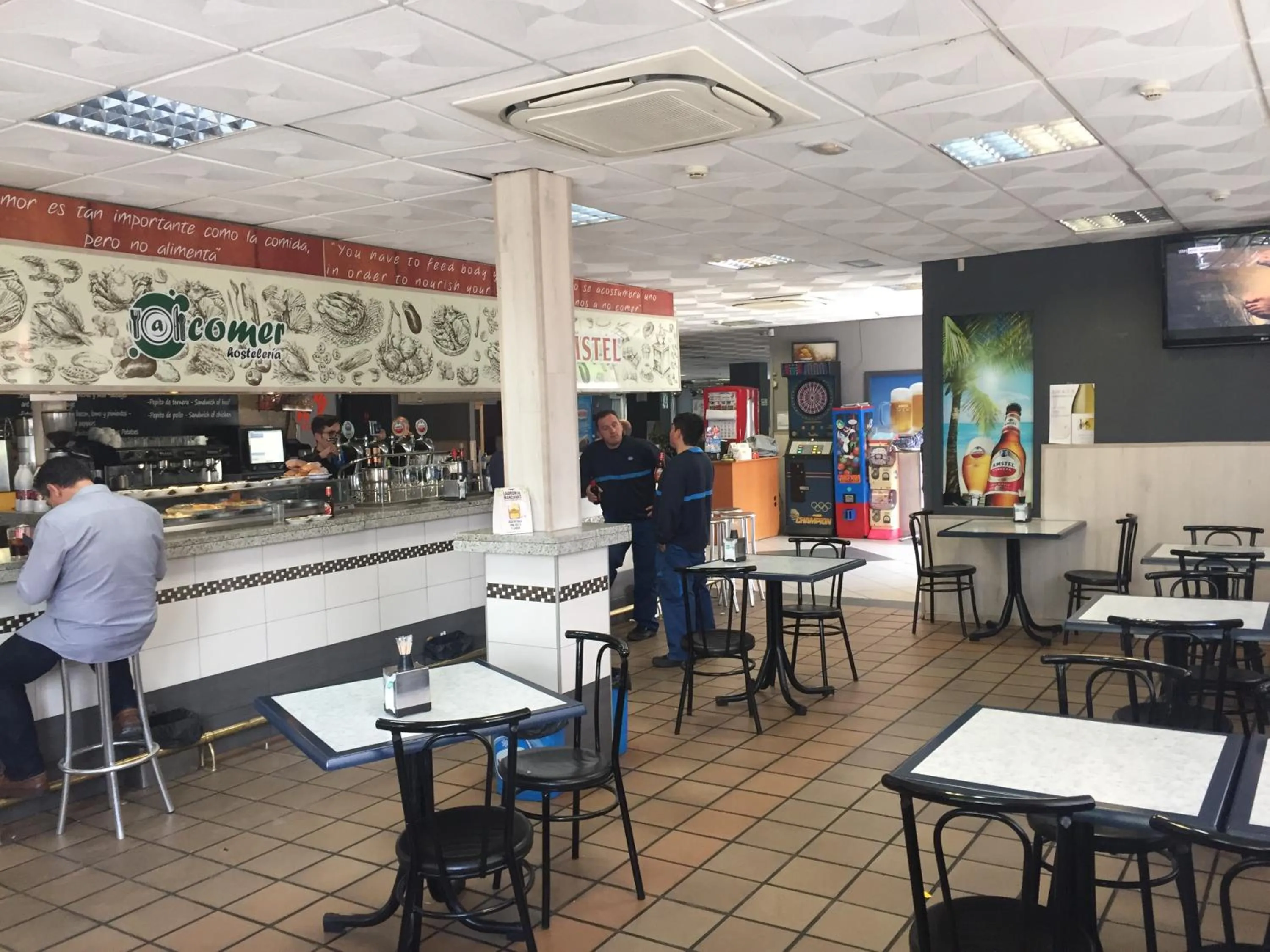 Restaurant/places to eat in Bungalows Alpha