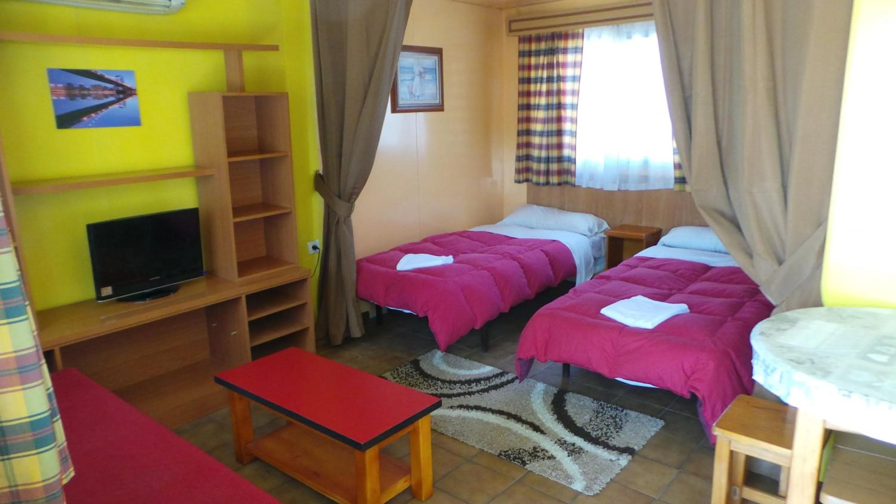 Photo of the whole room, Bed in Bungalows Alpha