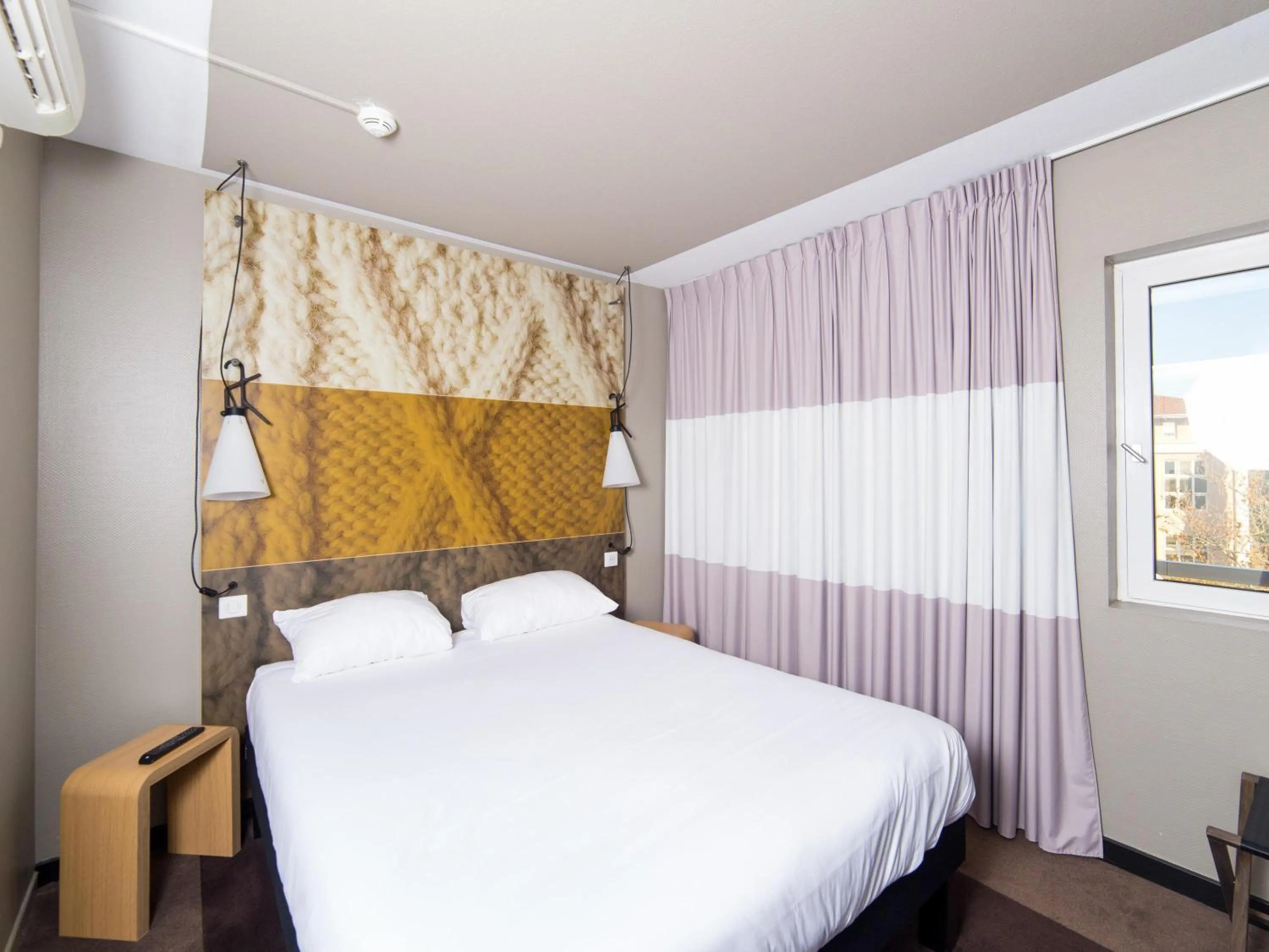 Bedroom, Bed in Ibis Toulouse Purpan Aeroport