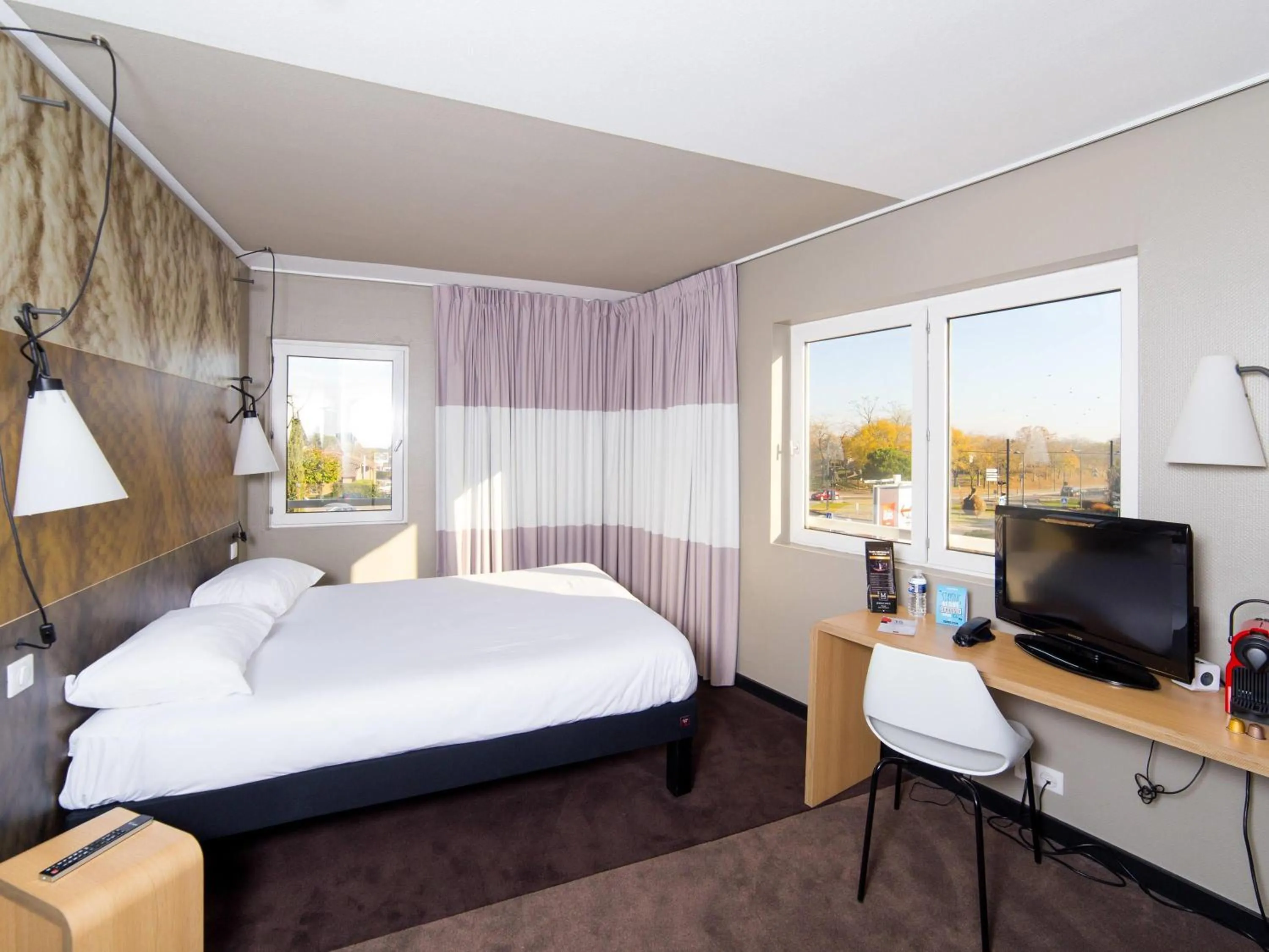 Bedroom, Bed in Ibis Toulouse Purpan Aeroport