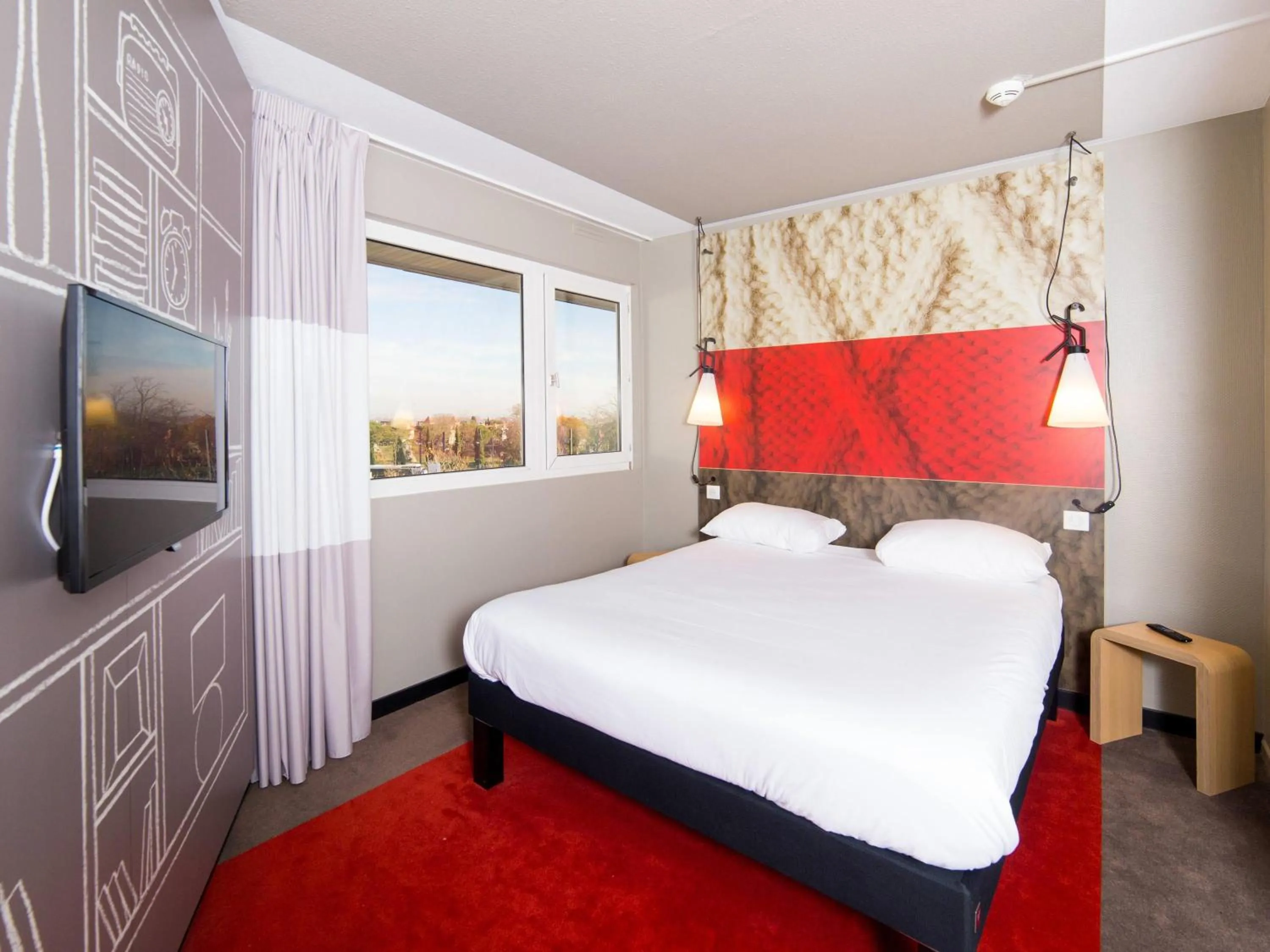 Bedroom, Bed in Ibis Toulouse Purpan Aeroport