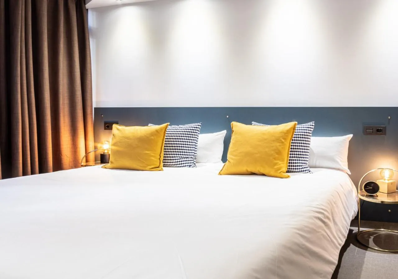 Bed in Poem Suites, Las Canteras