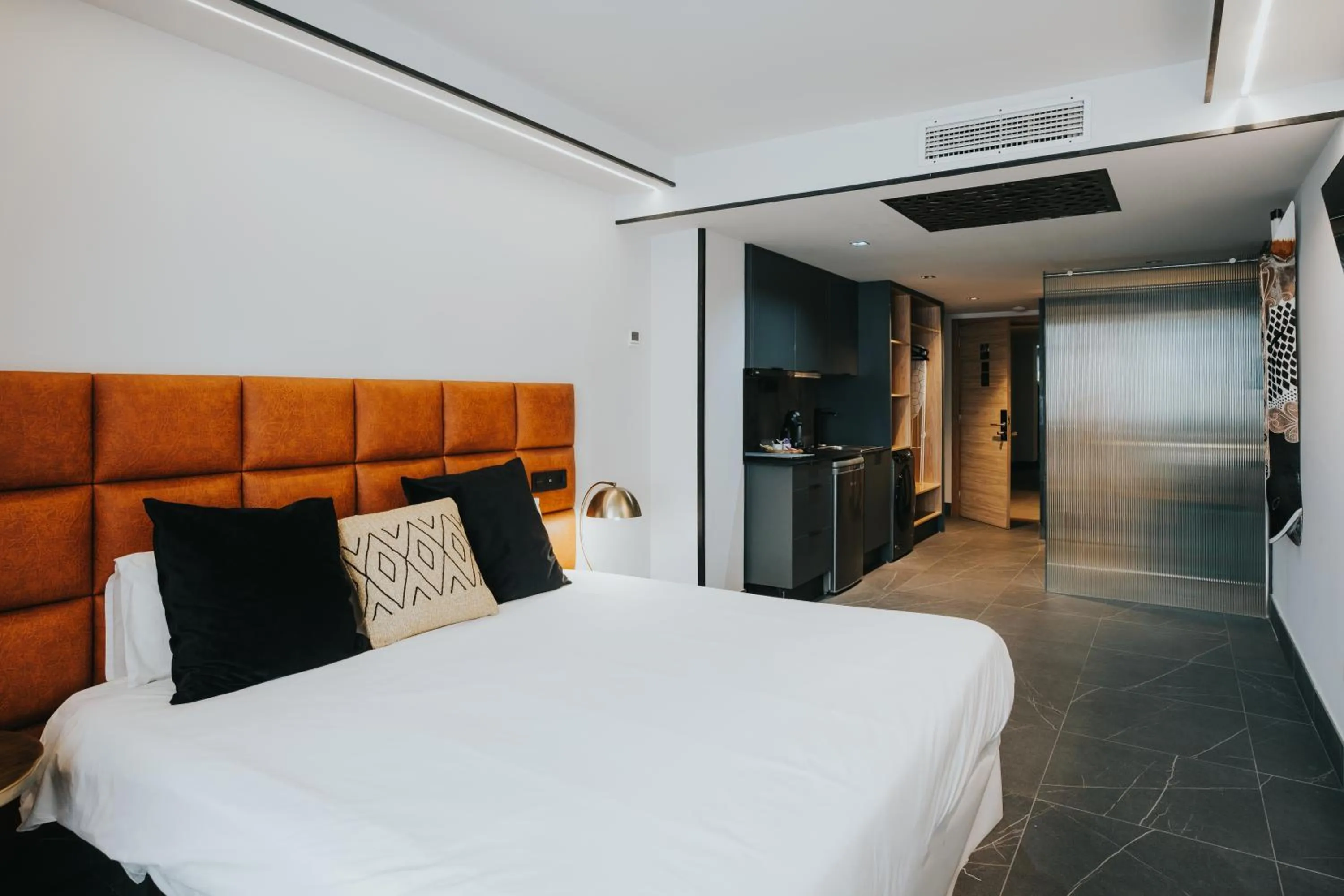 Photo of the whole room, Bed in Poem Suites, Las Canteras