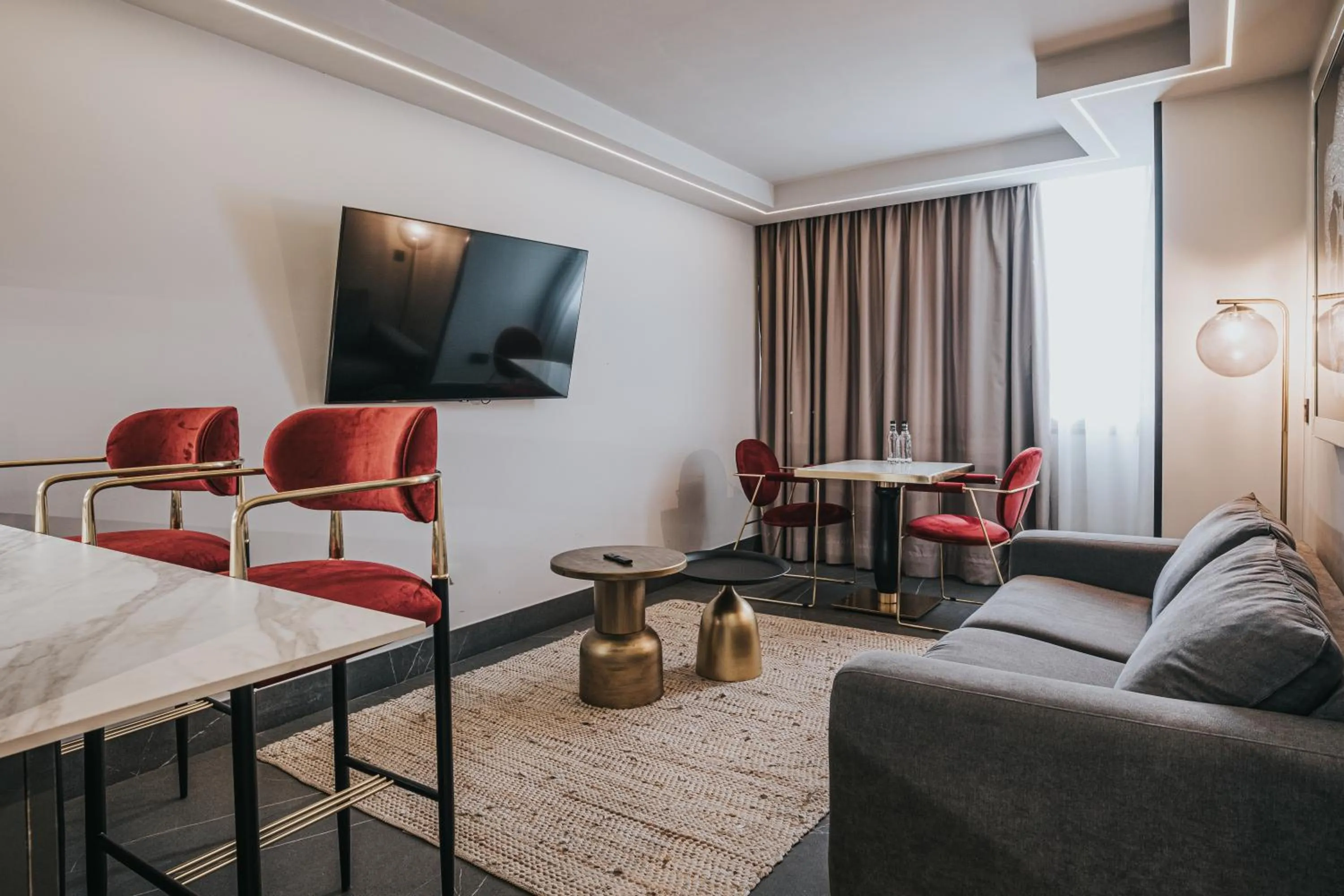 TV and multimedia in Poem Suites, Las Canteras