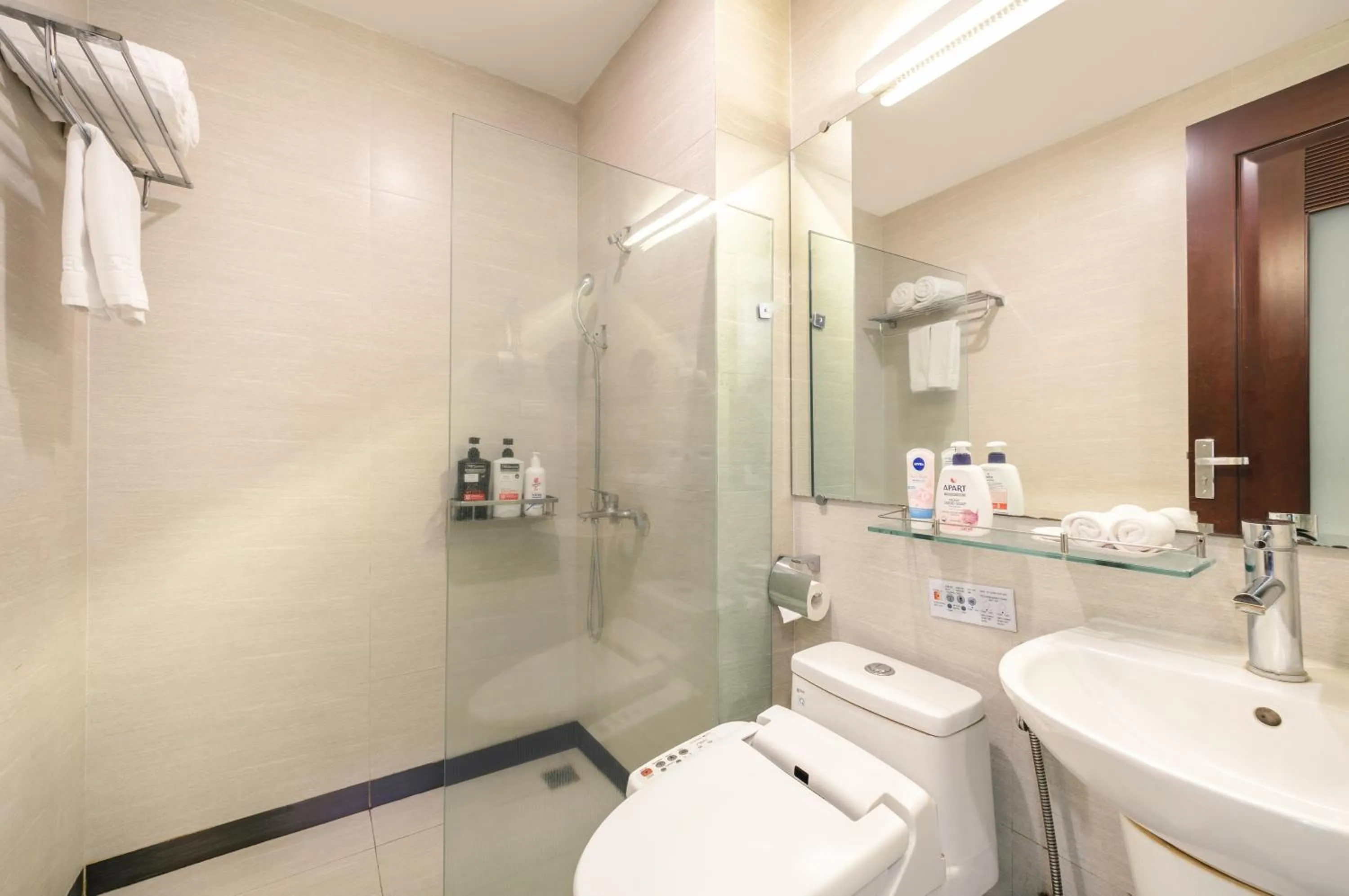 Toilet in A25 Hotel - 88 Nguyễn Khuyến