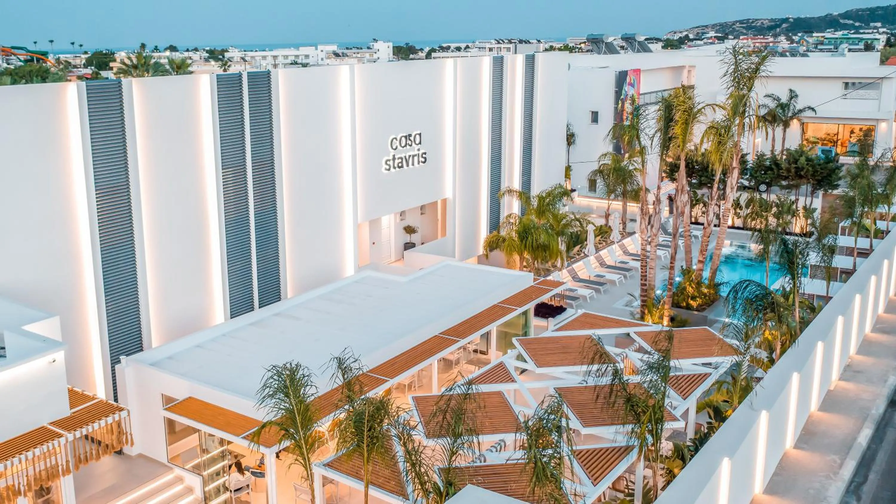 Property building in Casa Stavris