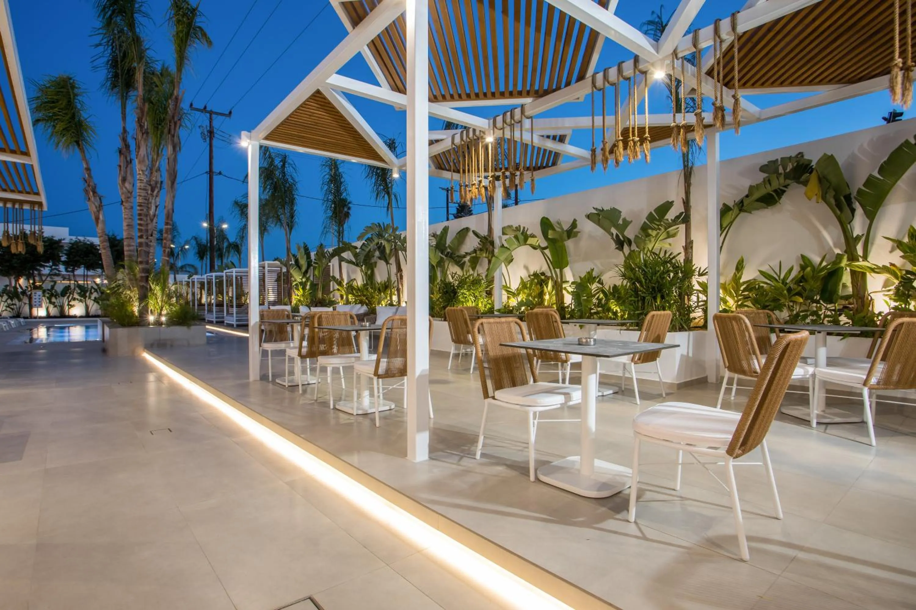 Property building in Casa Stavris