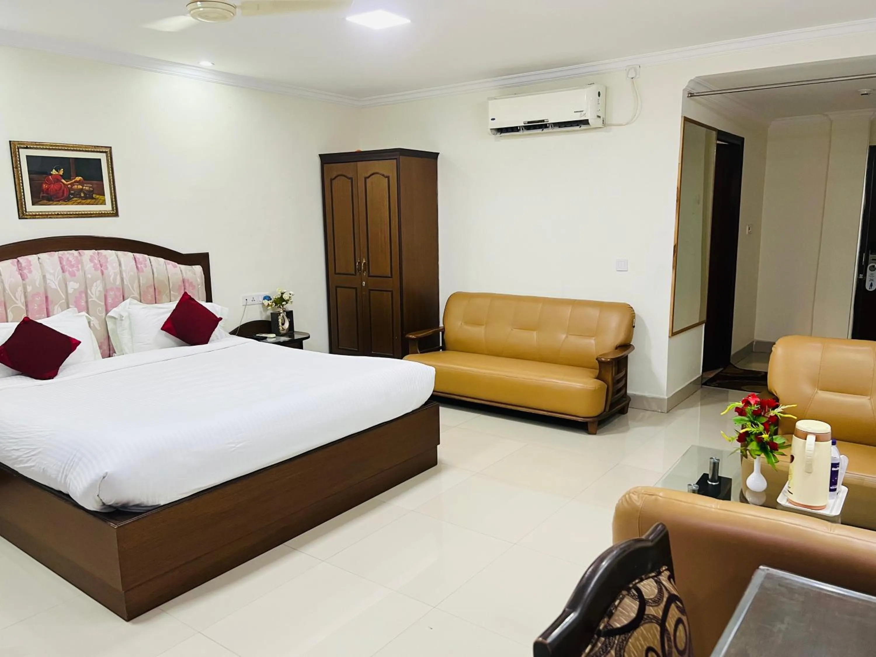 Bedroom, Bed in Bodhgaya Regency Hotel