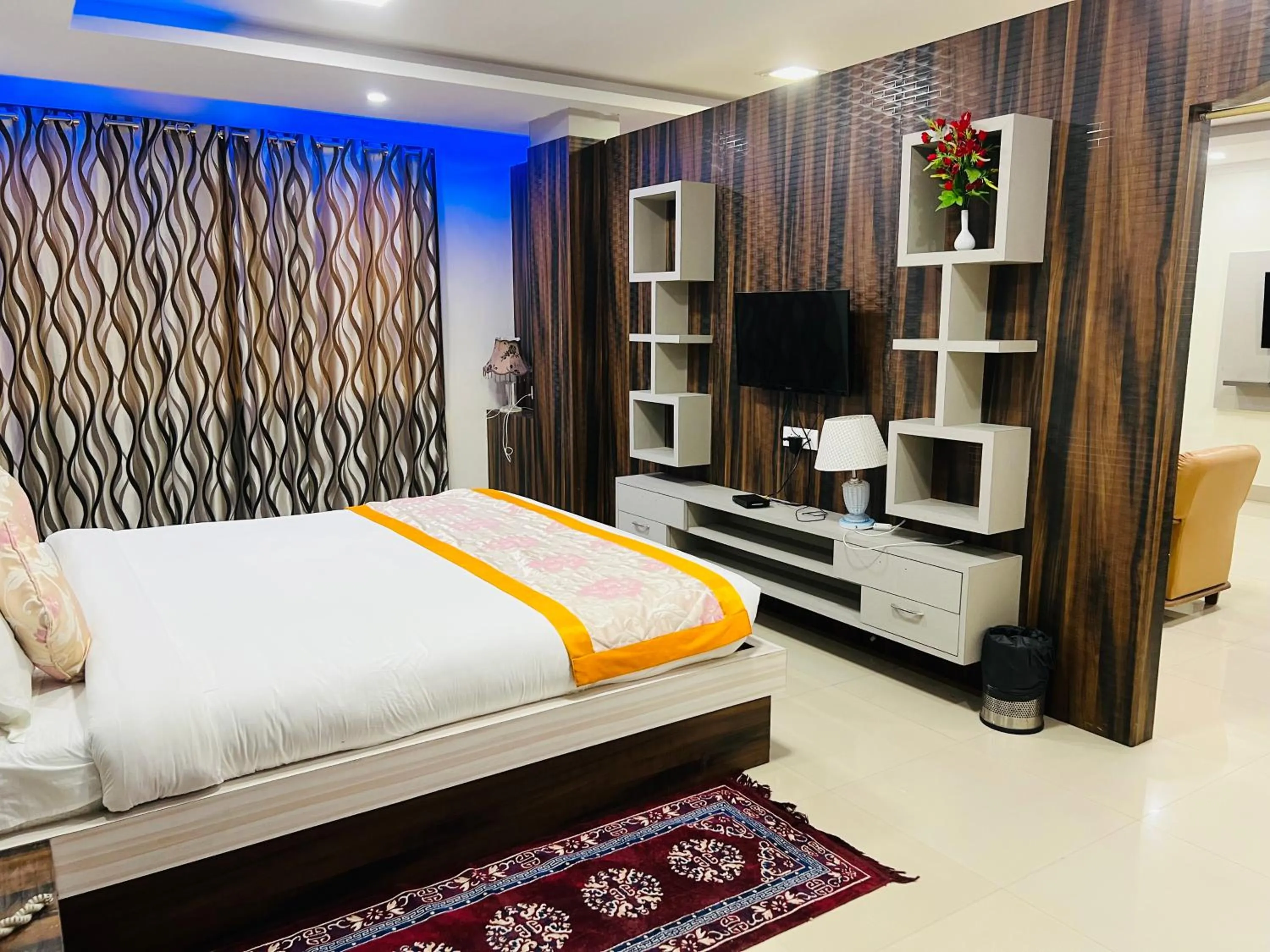 Bedroom, Bed in Bodhgaya Regency Hotel