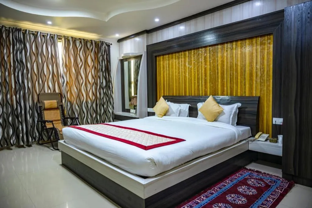 Bedroom, Bed in Bodhgaya Regency Hotel