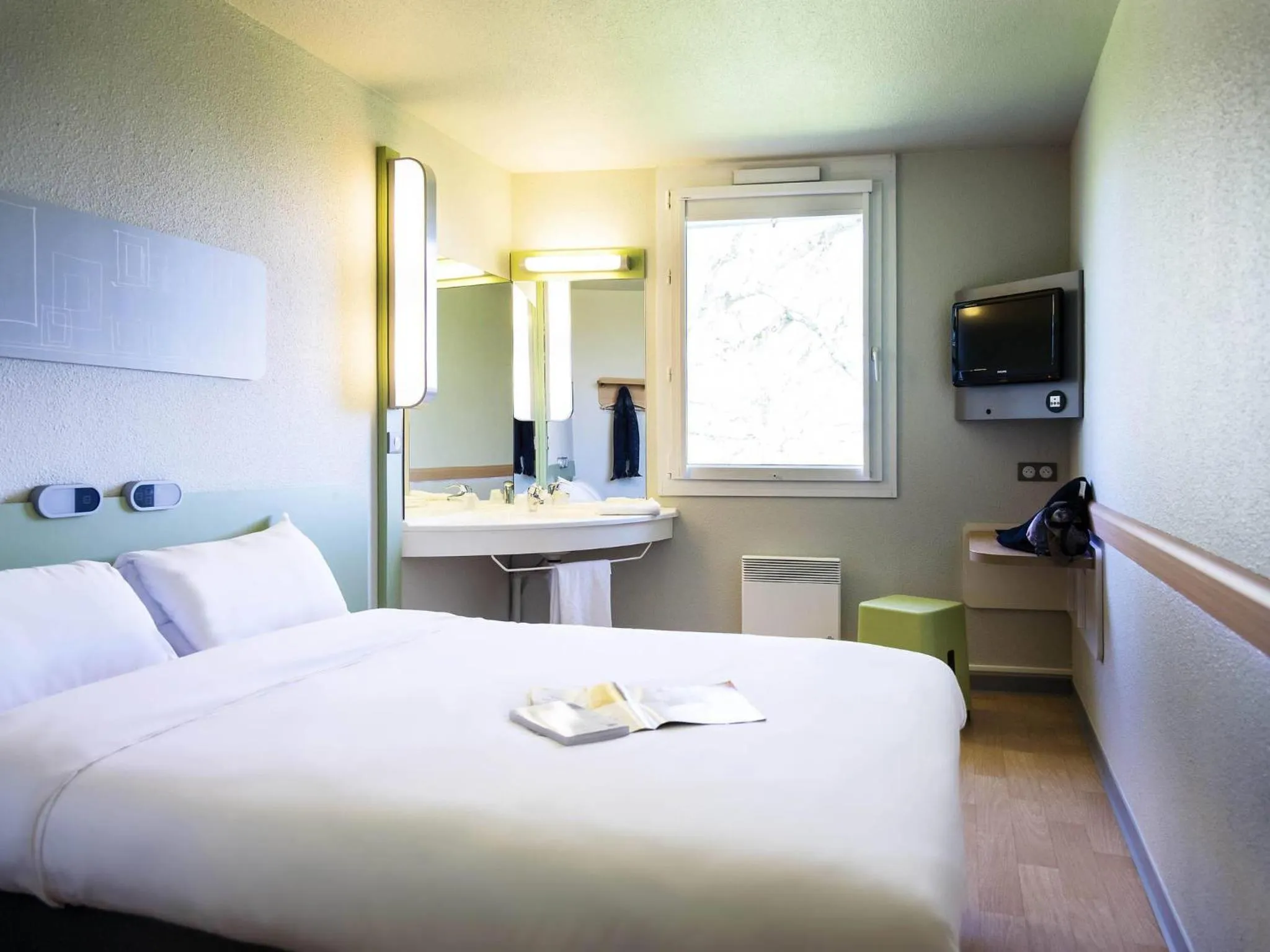 Bedroom, Bed in ibis budget Granville