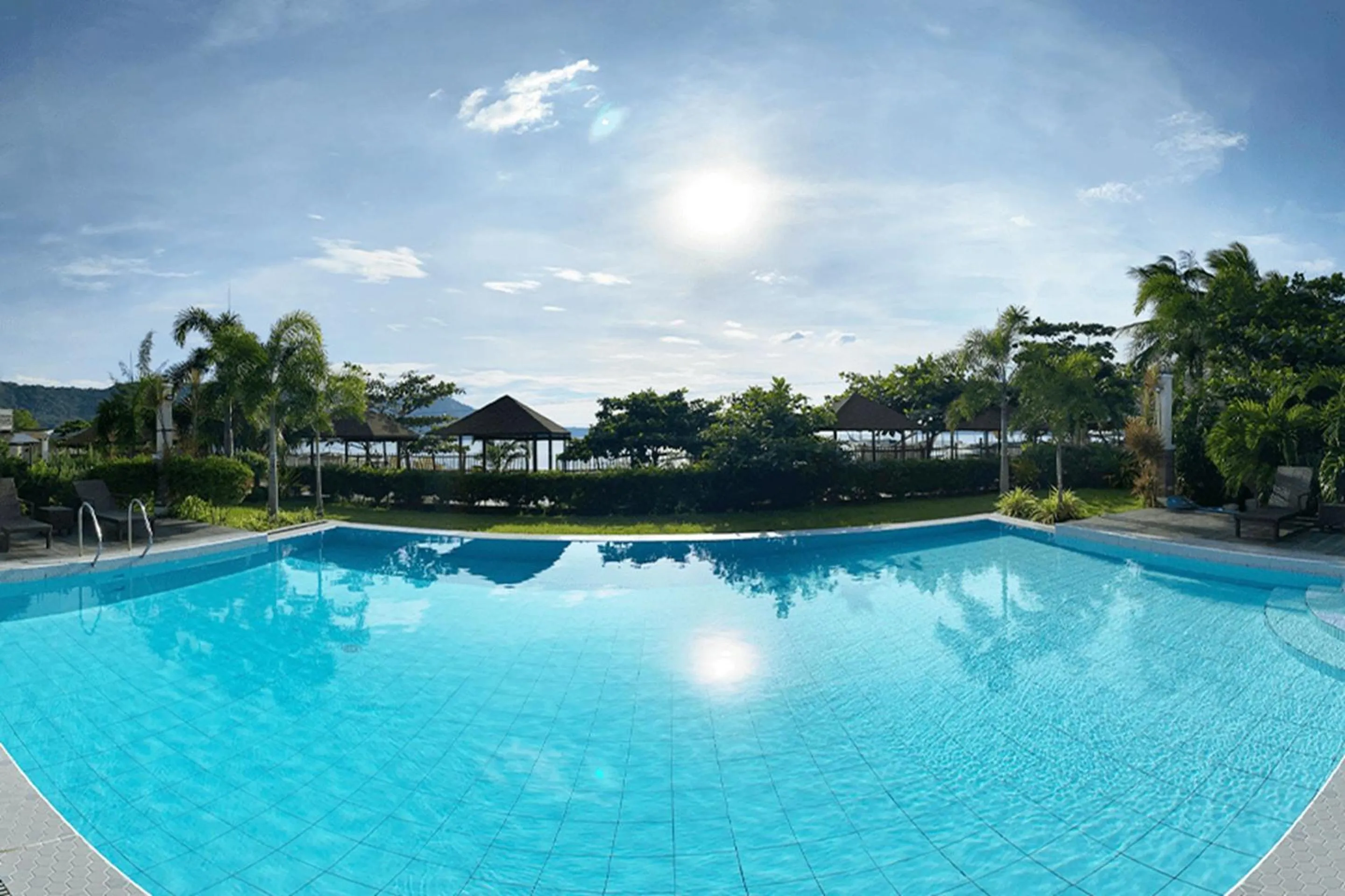 Swimming pool in RSAM Beach Resort by Cocotel