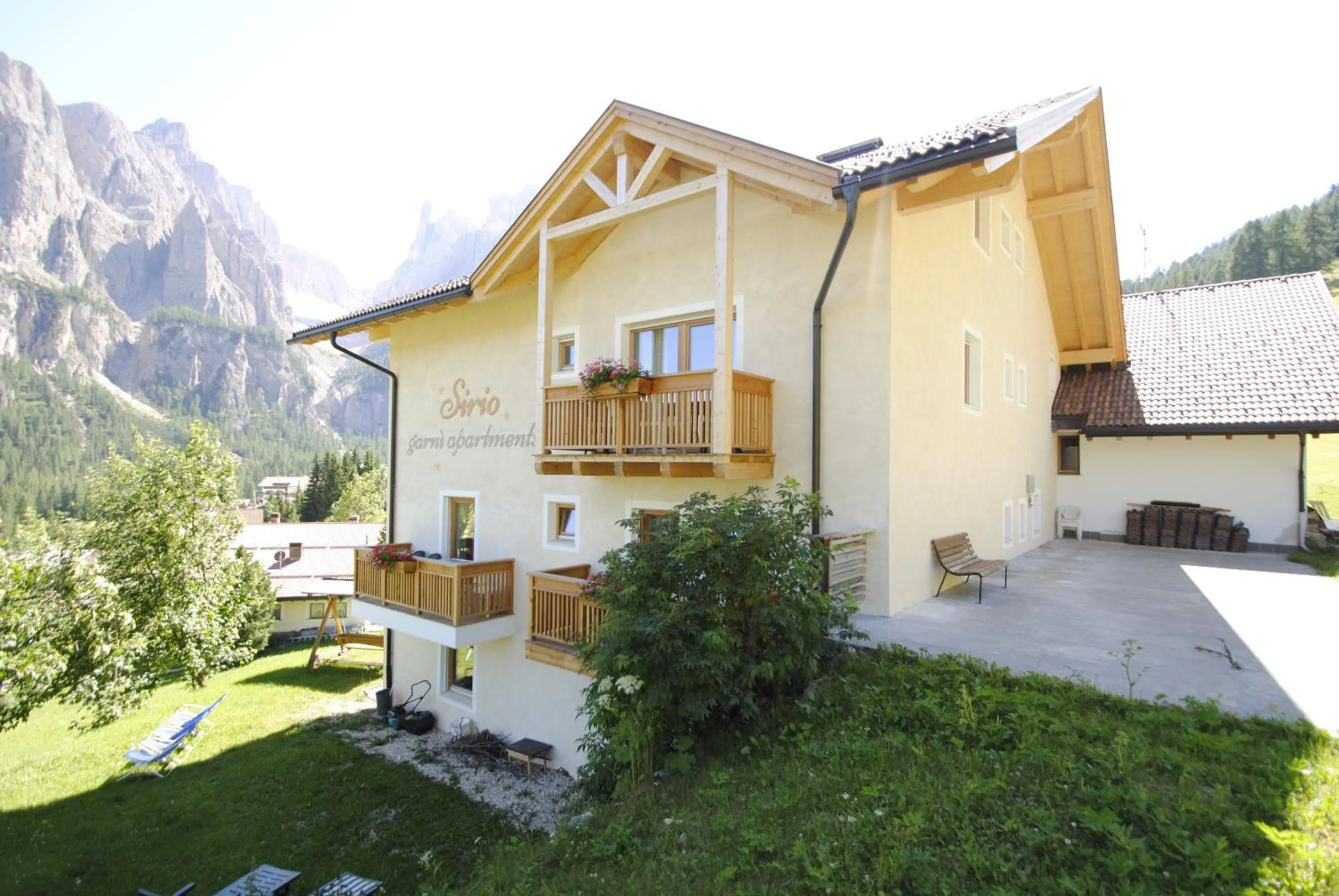 Property building in Garnì Sirio