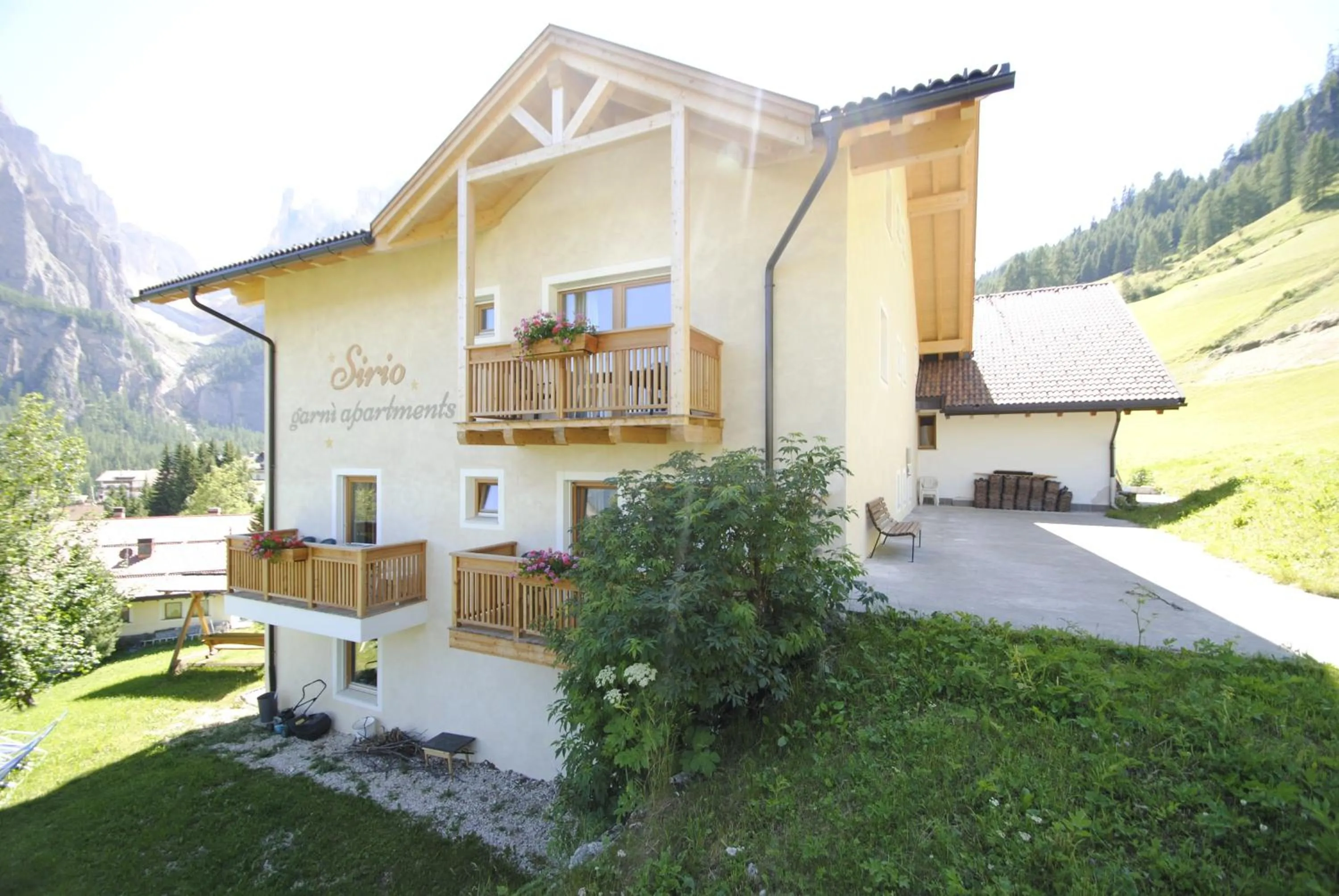 Property building in Garnì Sirio