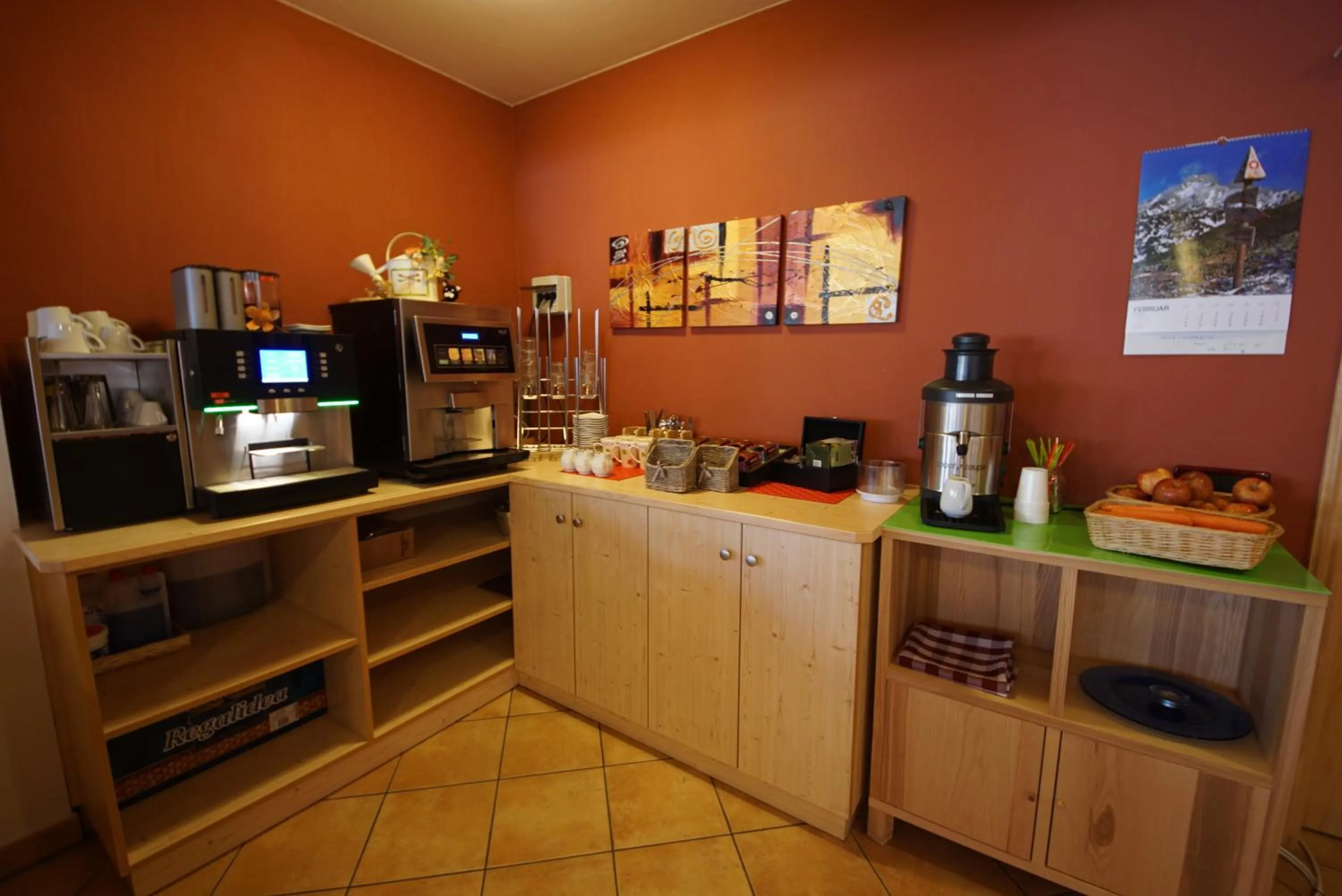 Restaurant/places to eat in Garnì Sirio