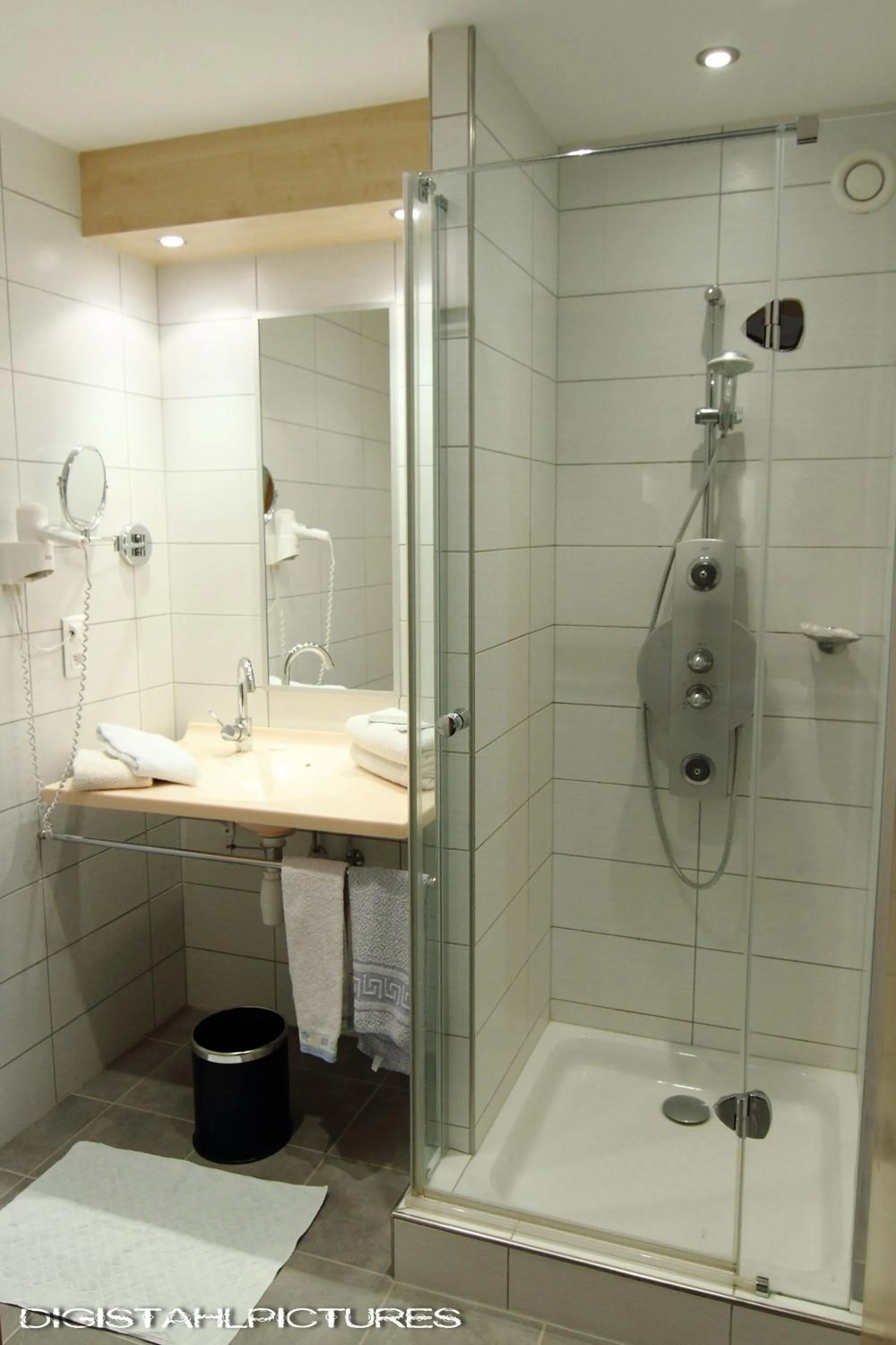 Bathroom in Hôtel Restaurant et Spa Au Tilleul