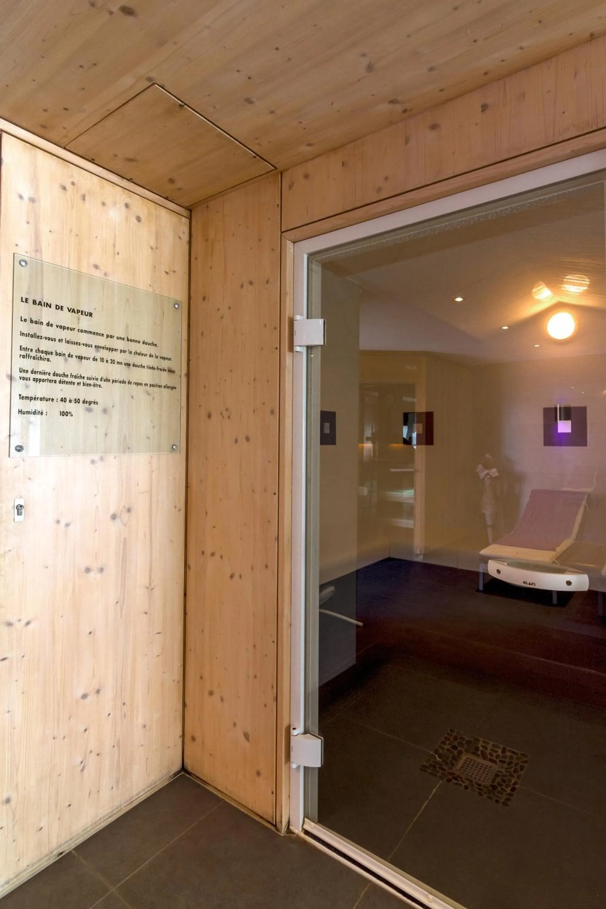 Steam room in Hôtel Restaurant et Spa Au Tilleul