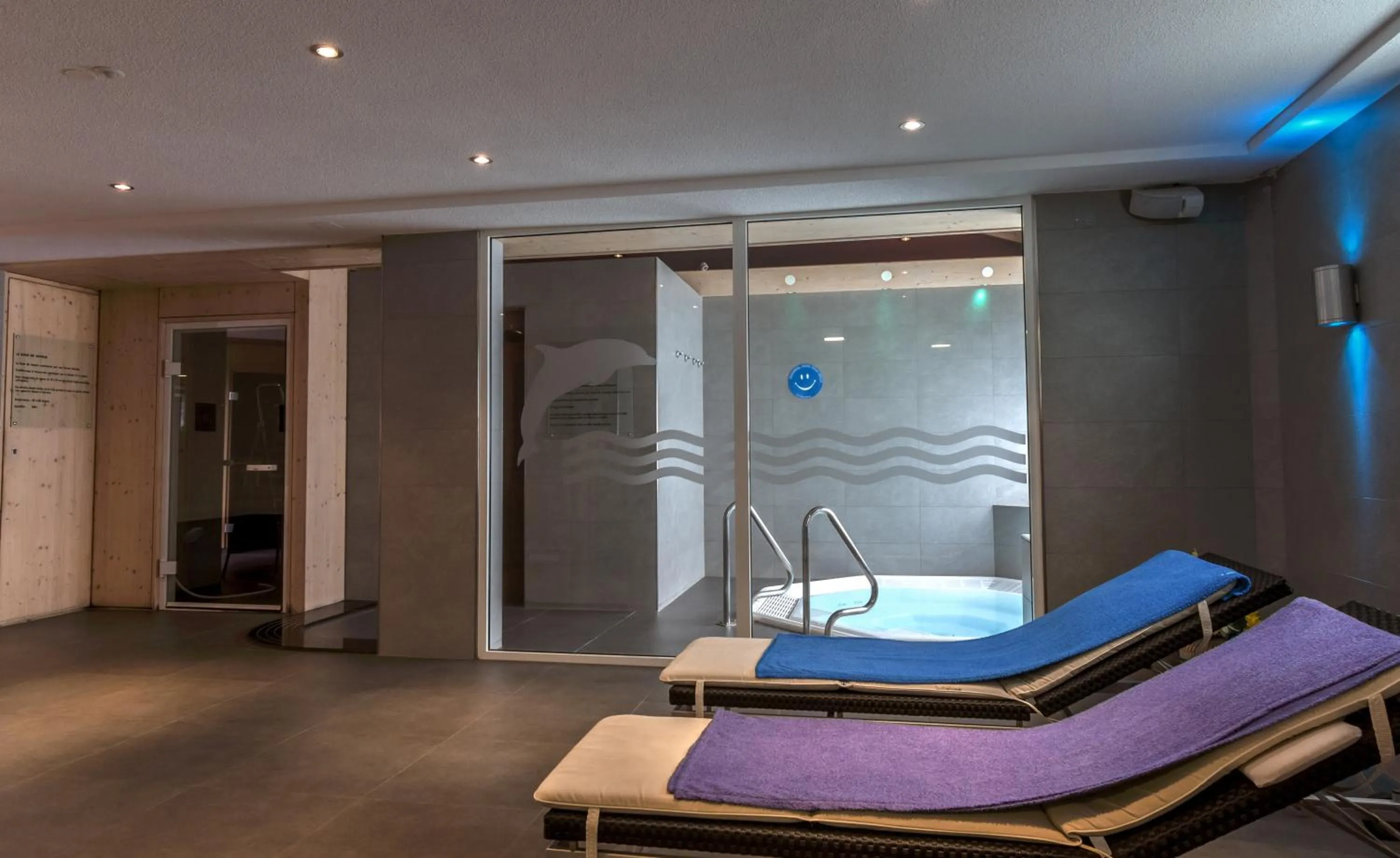 Hot Tub in Hôtel Restaurant et Spa Au Tilleul