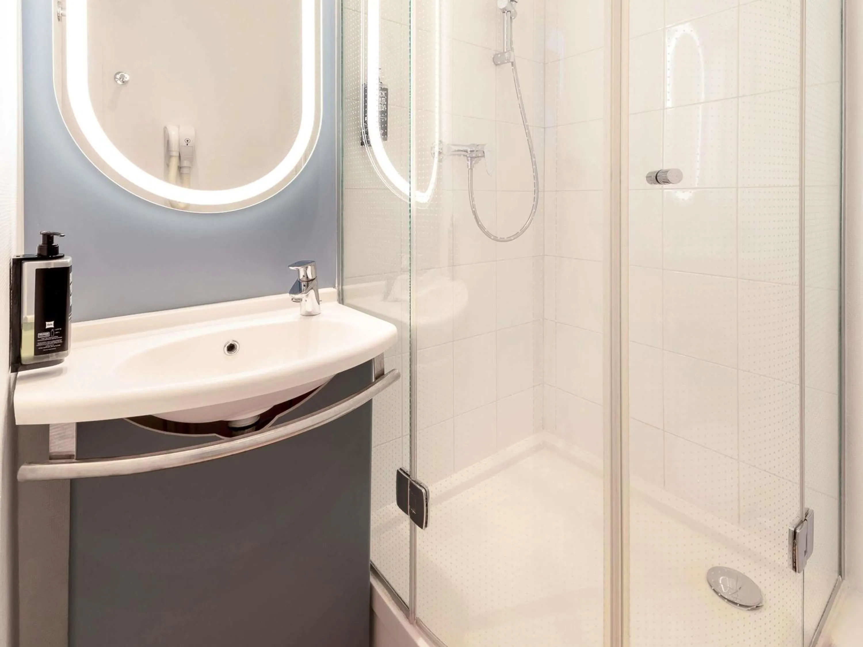 Bedroom in ibis Nice Centre Notre Dame