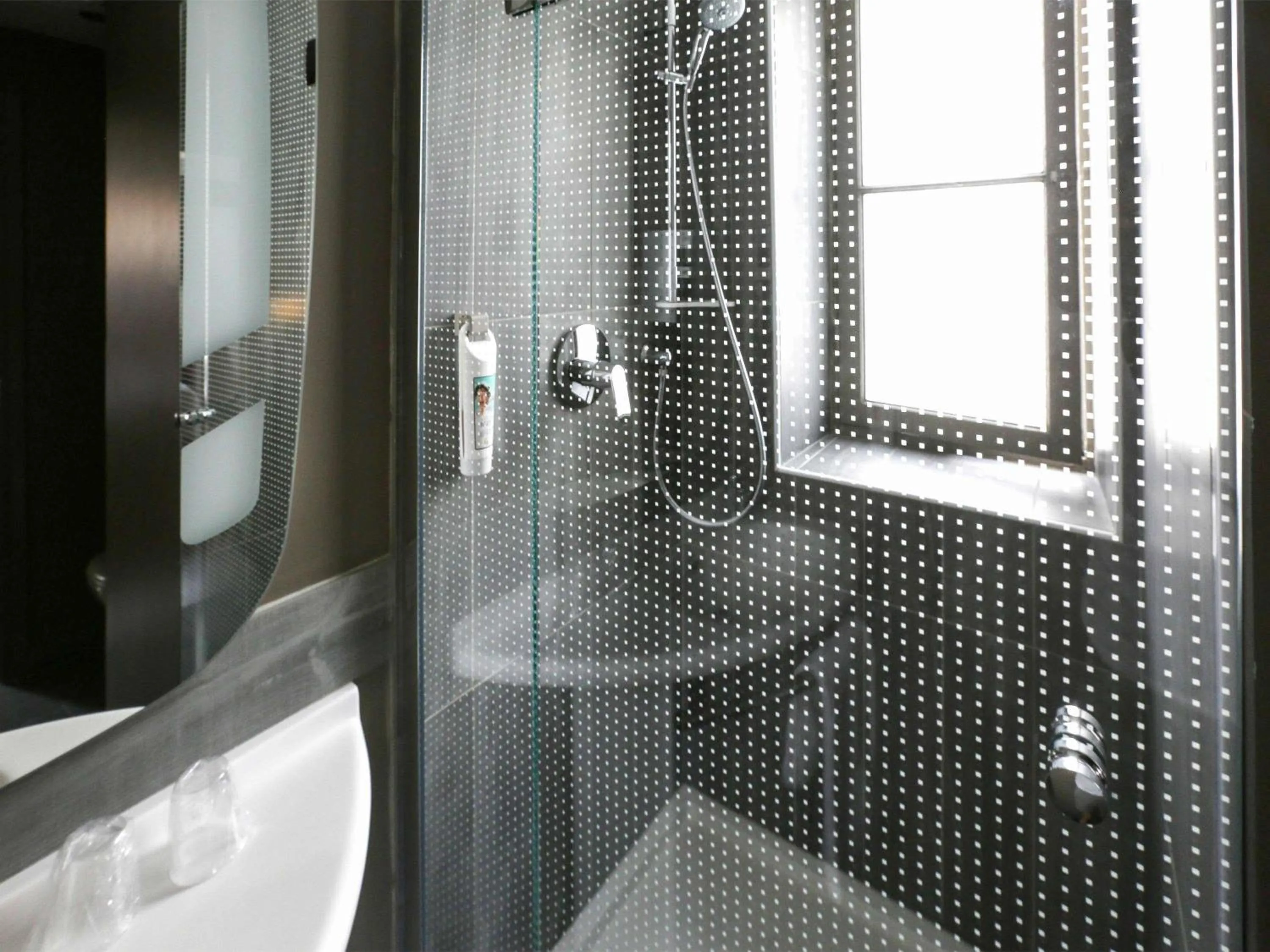 Bedroom in ibis Nice Centre Notre Dame