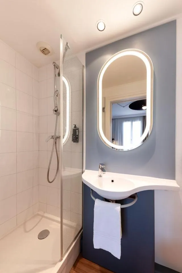 Bathroom in ibis Nice Centre Notre Dame