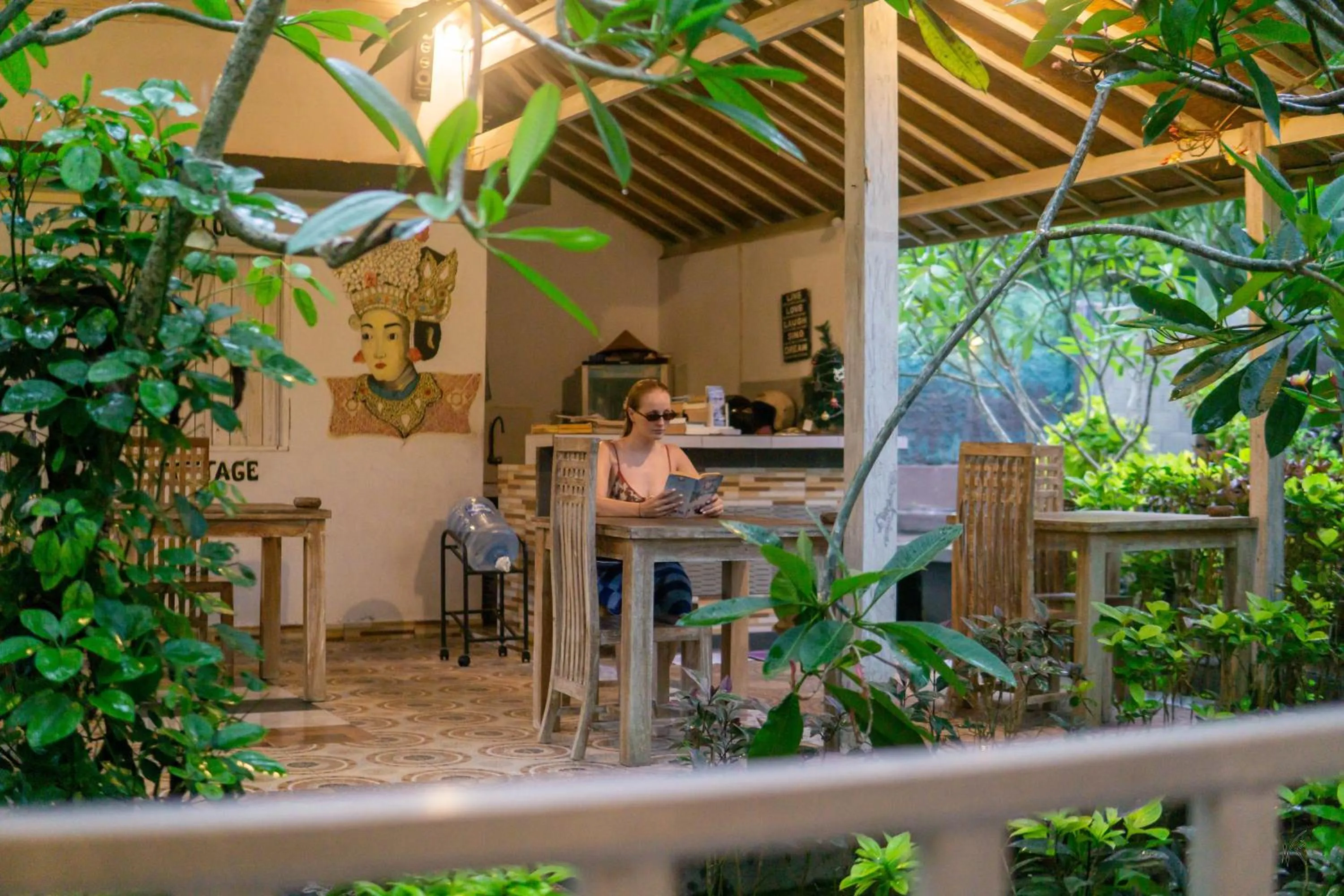 Restaurant/places to eat in The Lucky Cottage