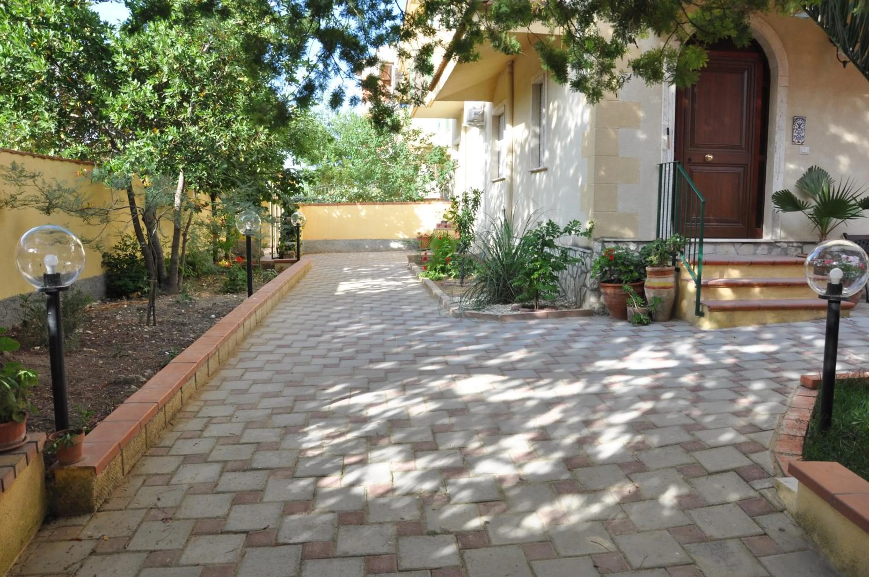 Facade/entrance in Villa Rahal