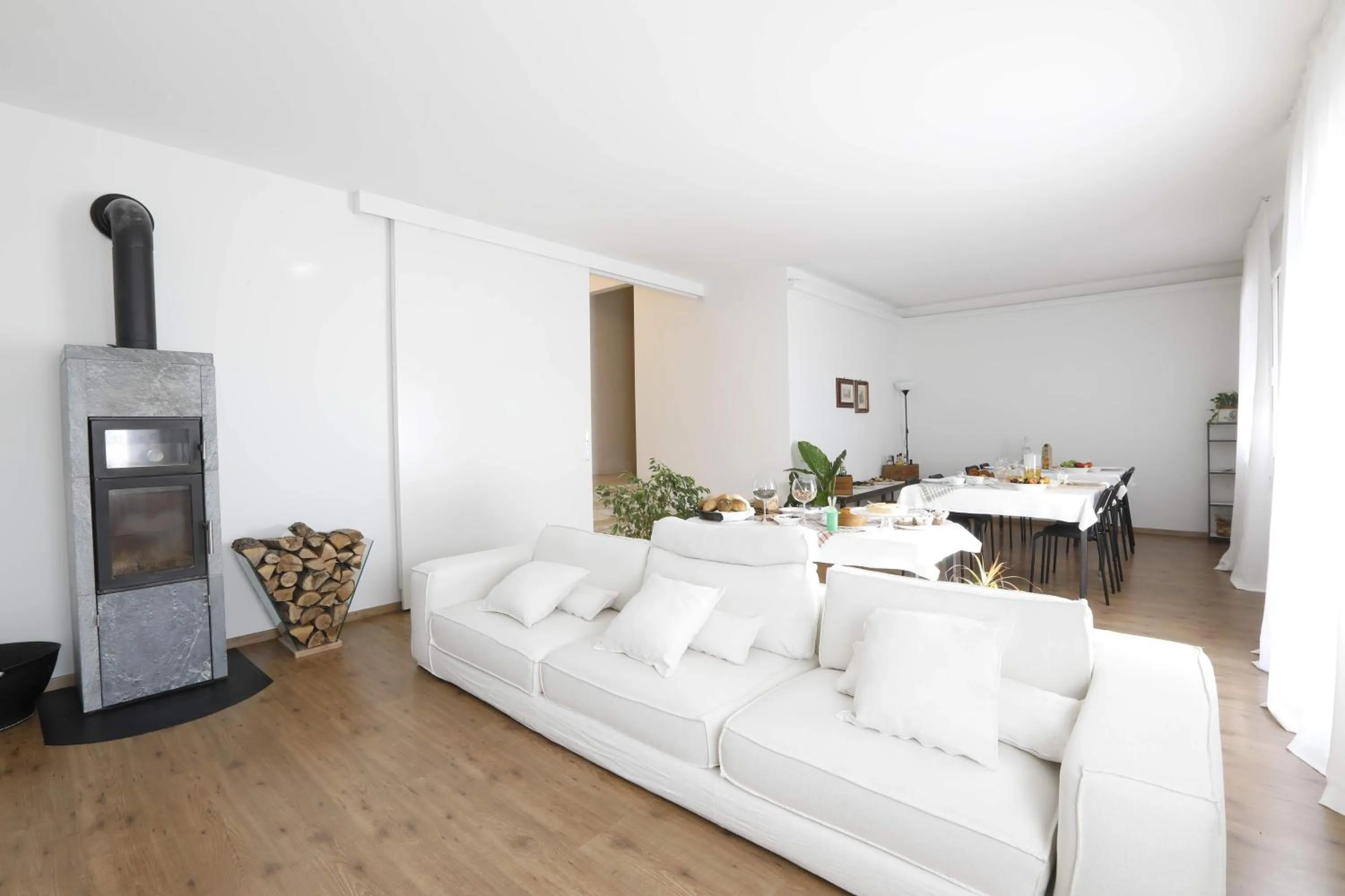 Communal lounge/ TV room in Pisacane61 B&B