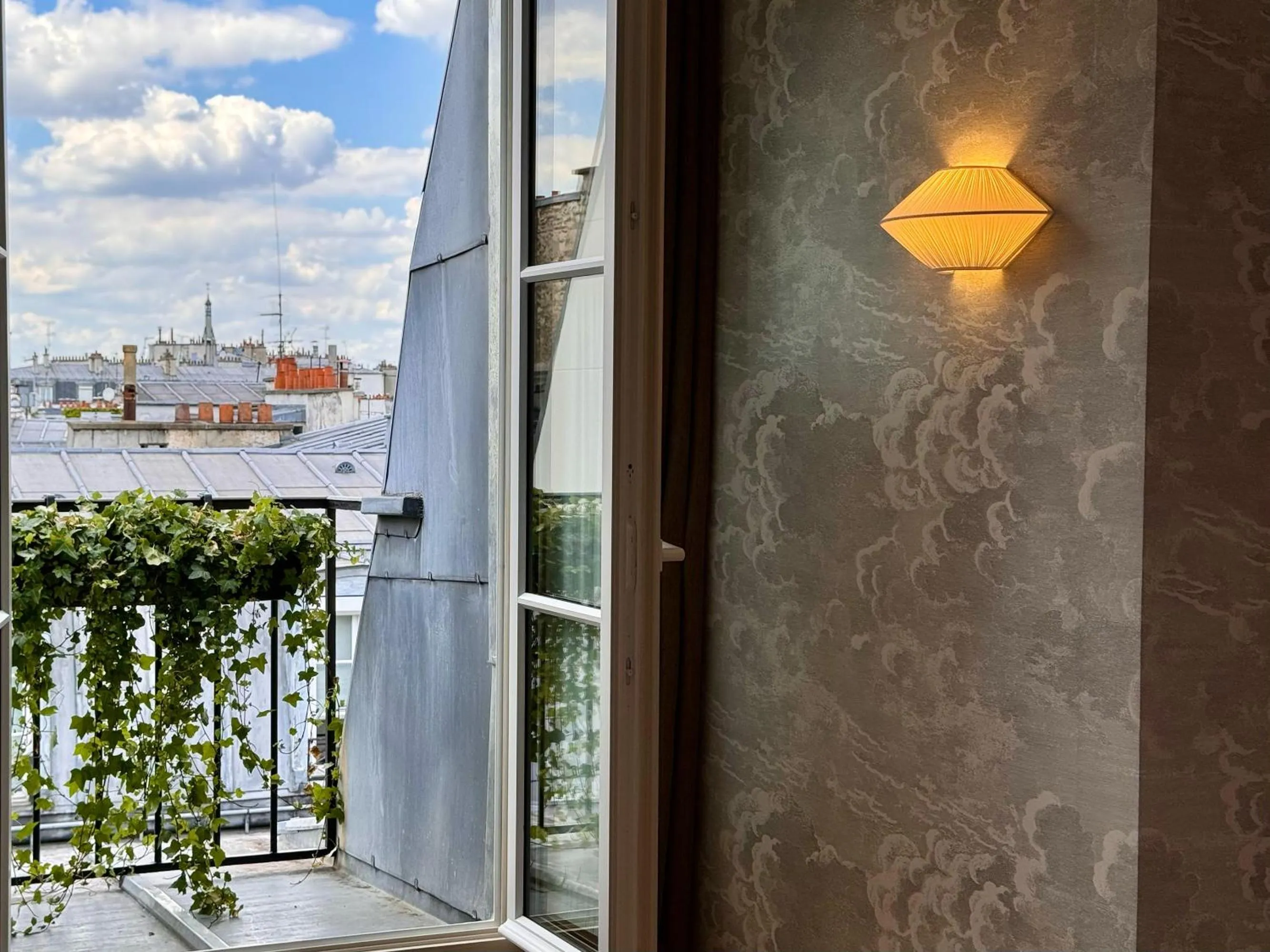 Bedroom in Hotel Abbatial Saint Germain