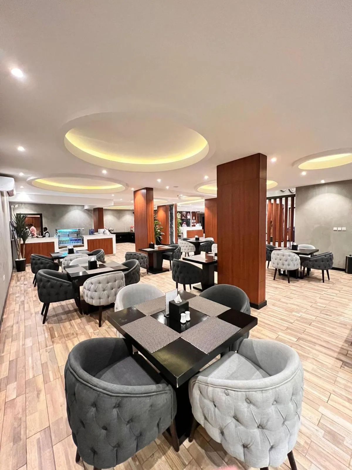 Restaurant/places to eat in Al Muhaidb Residence Al Maidan