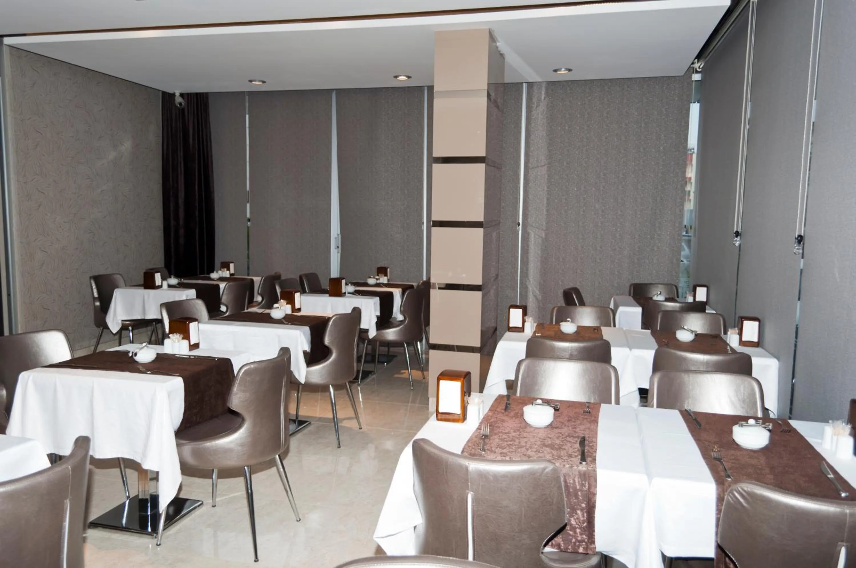 Restaurant/places to eat in Sultan Hotel