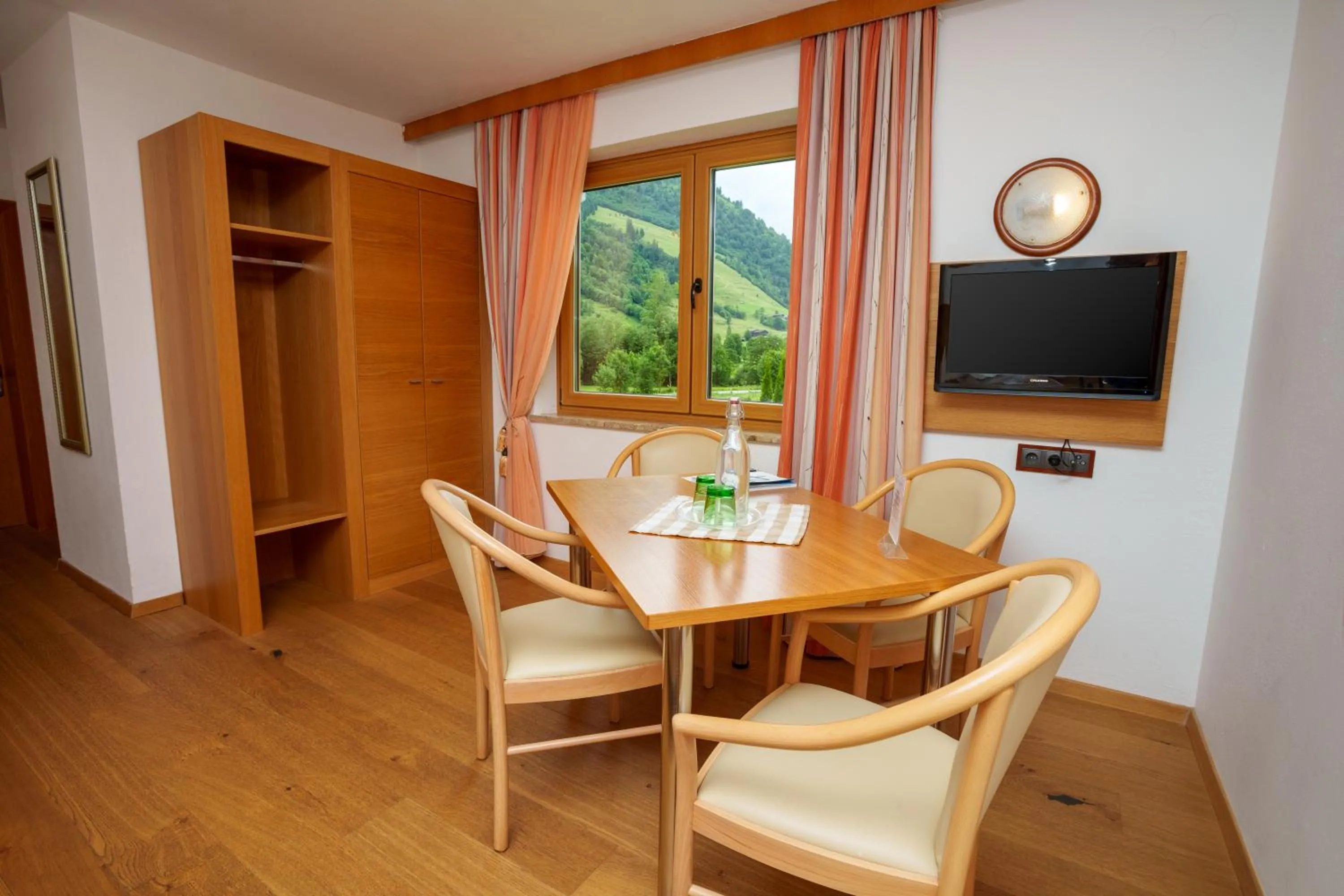 Photo of the whole room in Hotel Künstleralm