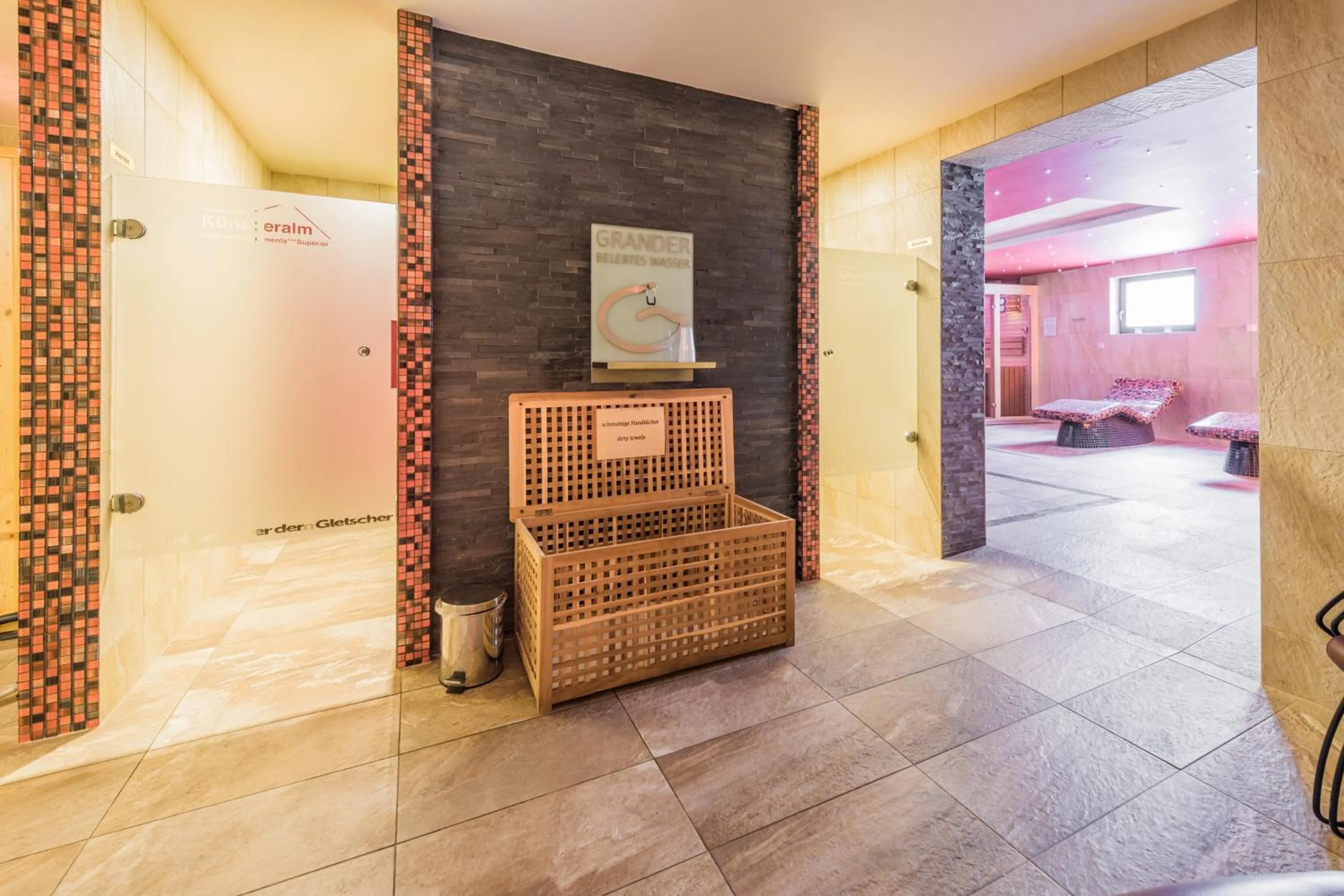 Spa and wellness centre/facilities, Bed in Hotel Künstleralm