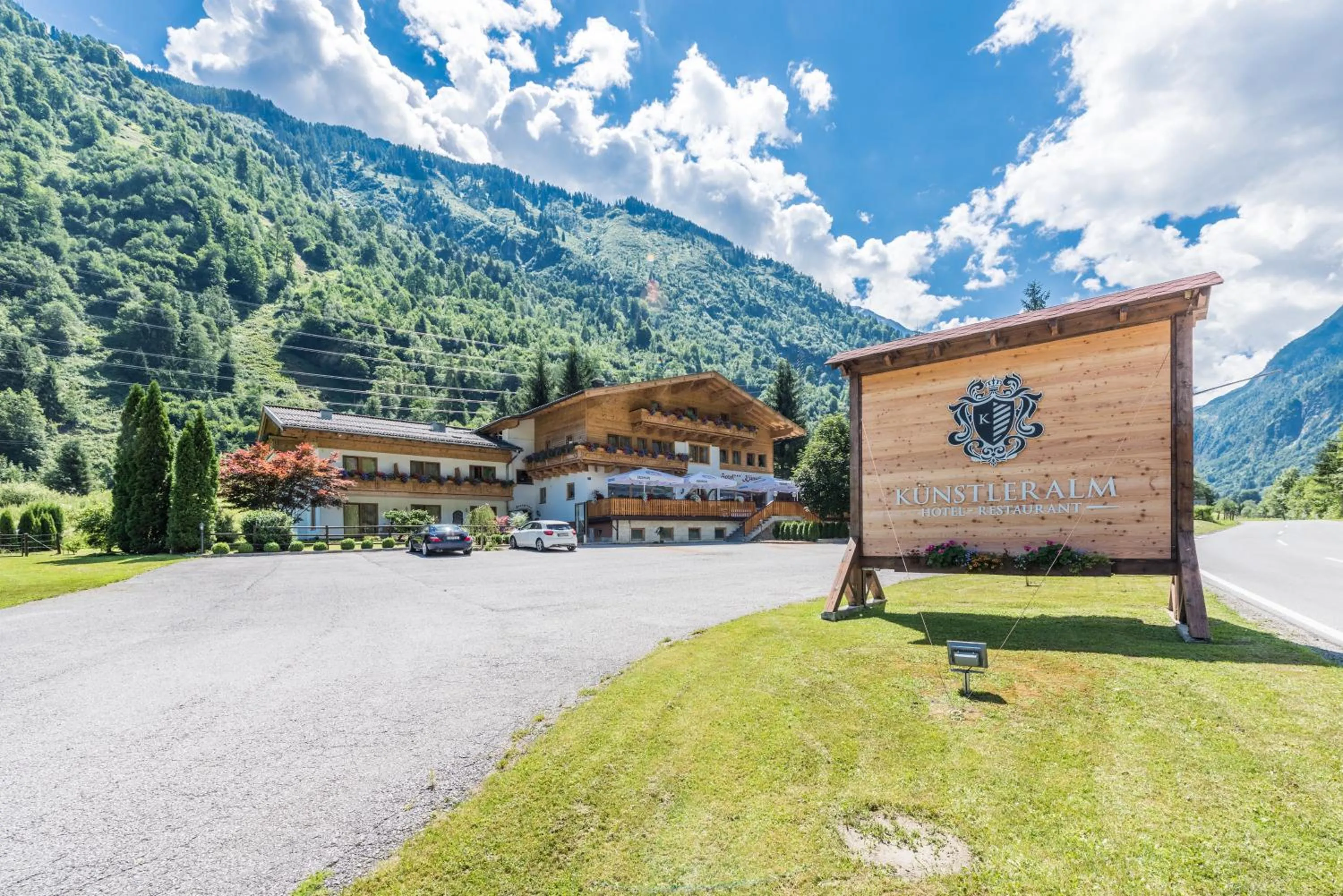 Property building in Hotel Künstleralm