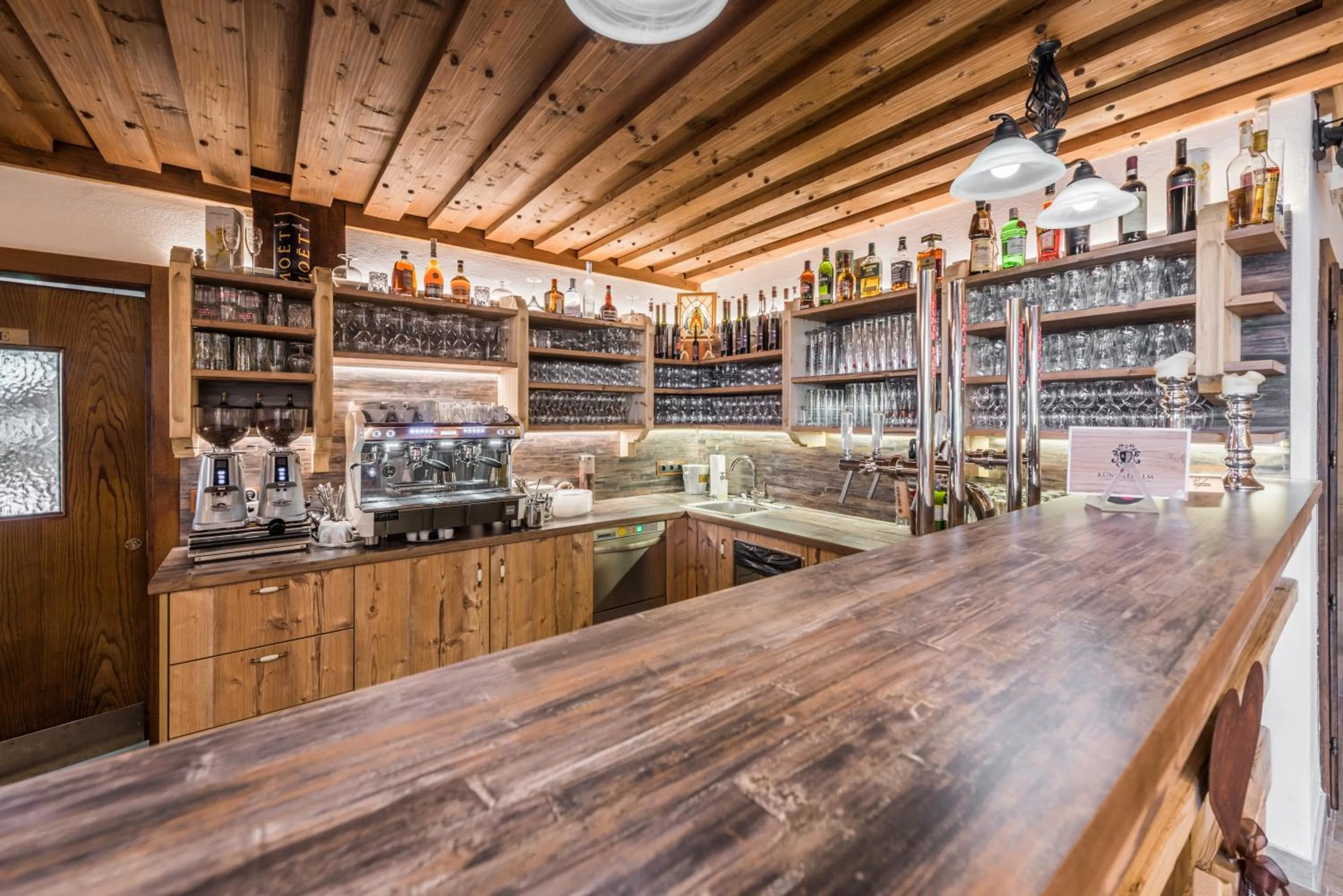 Lounge or bar in Hotel Künstleralm