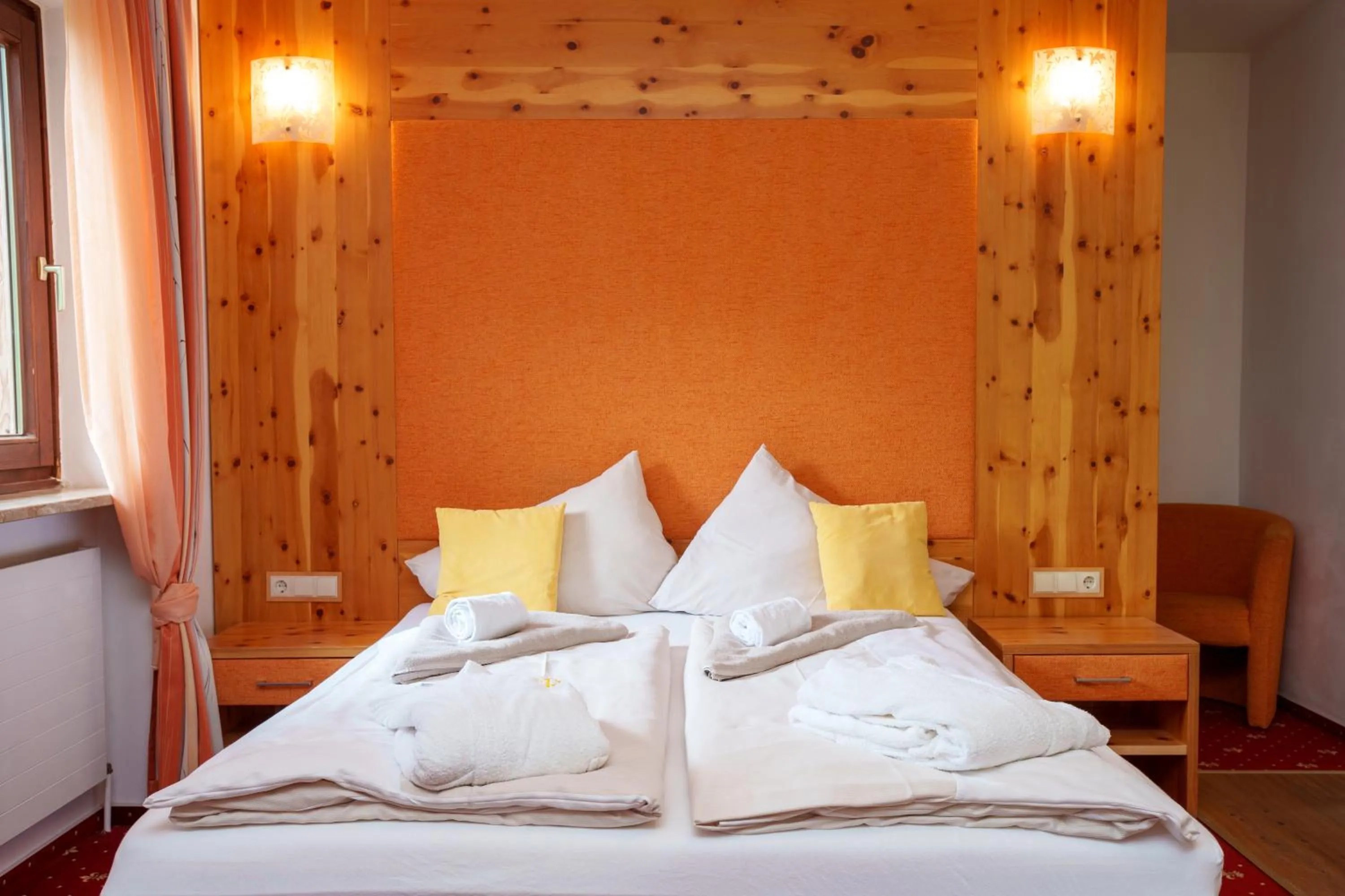 Photo of the whole room, Bed in Hotel Künstleralm